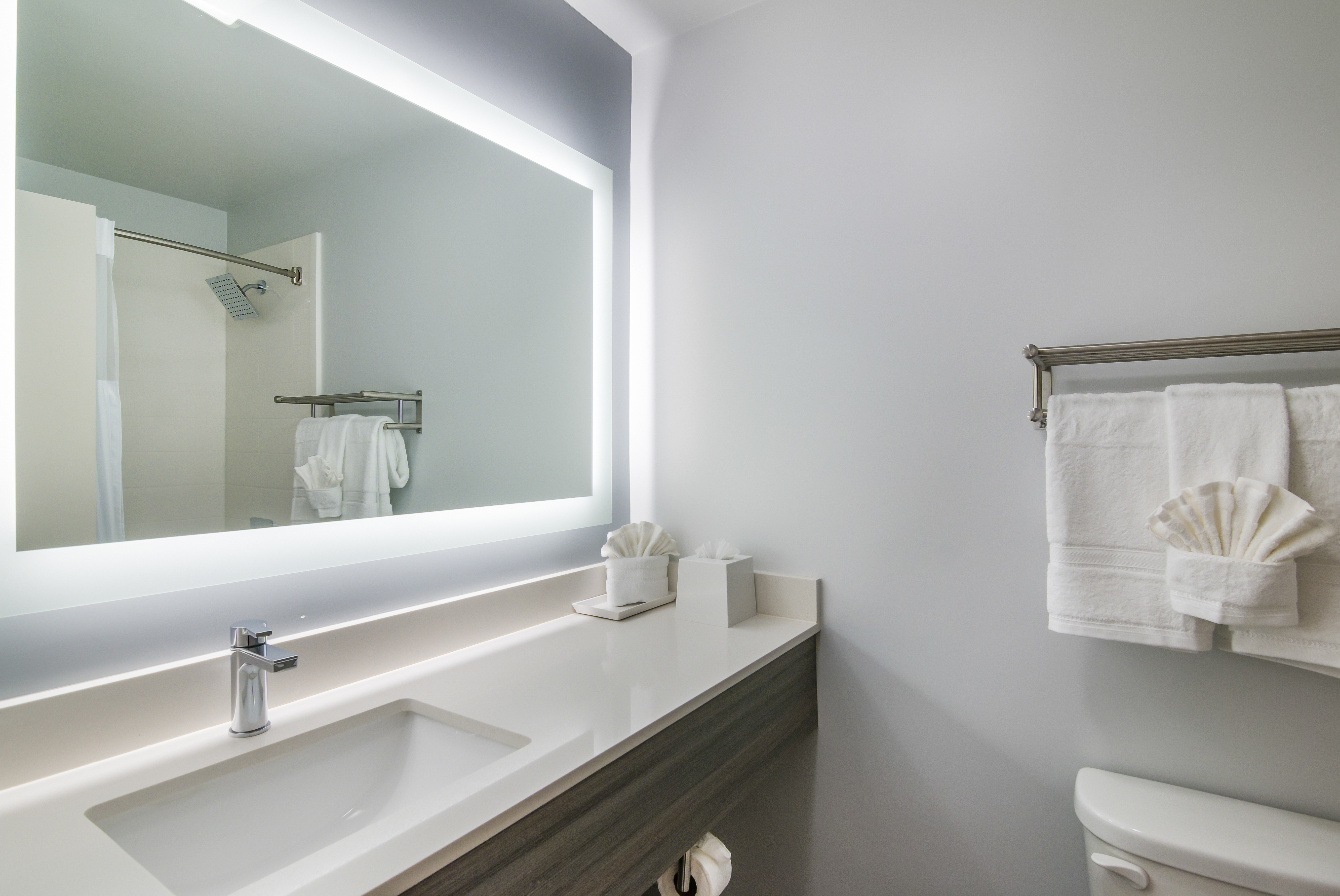 Guest room bath at the Hourglass Hotel, Trademark Collection by Wyndham in Bakersfield, California