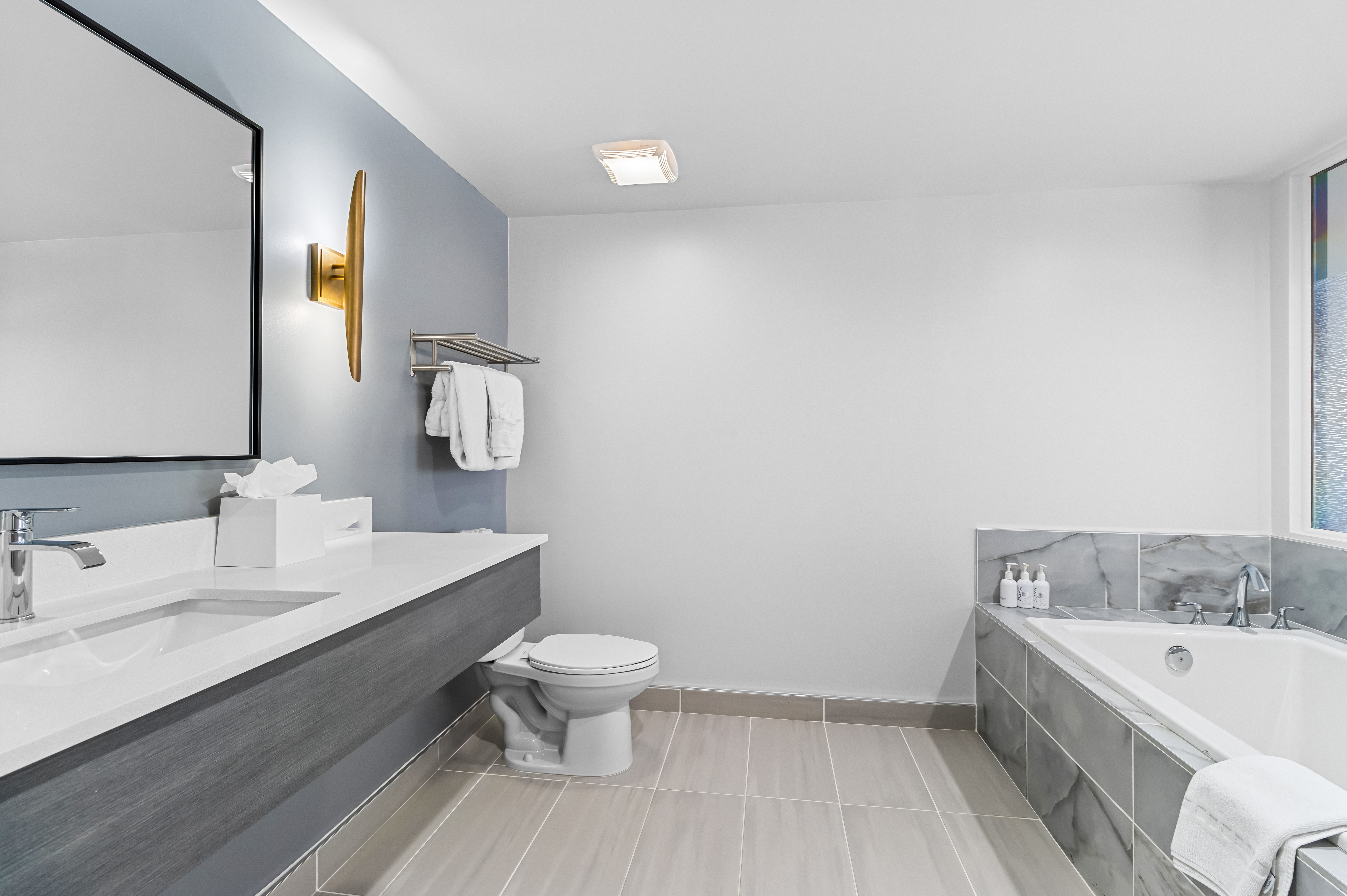 Guest room bath at the Hourglass Hotel, Trademark Collection by Wyndham in Bakersfield, California