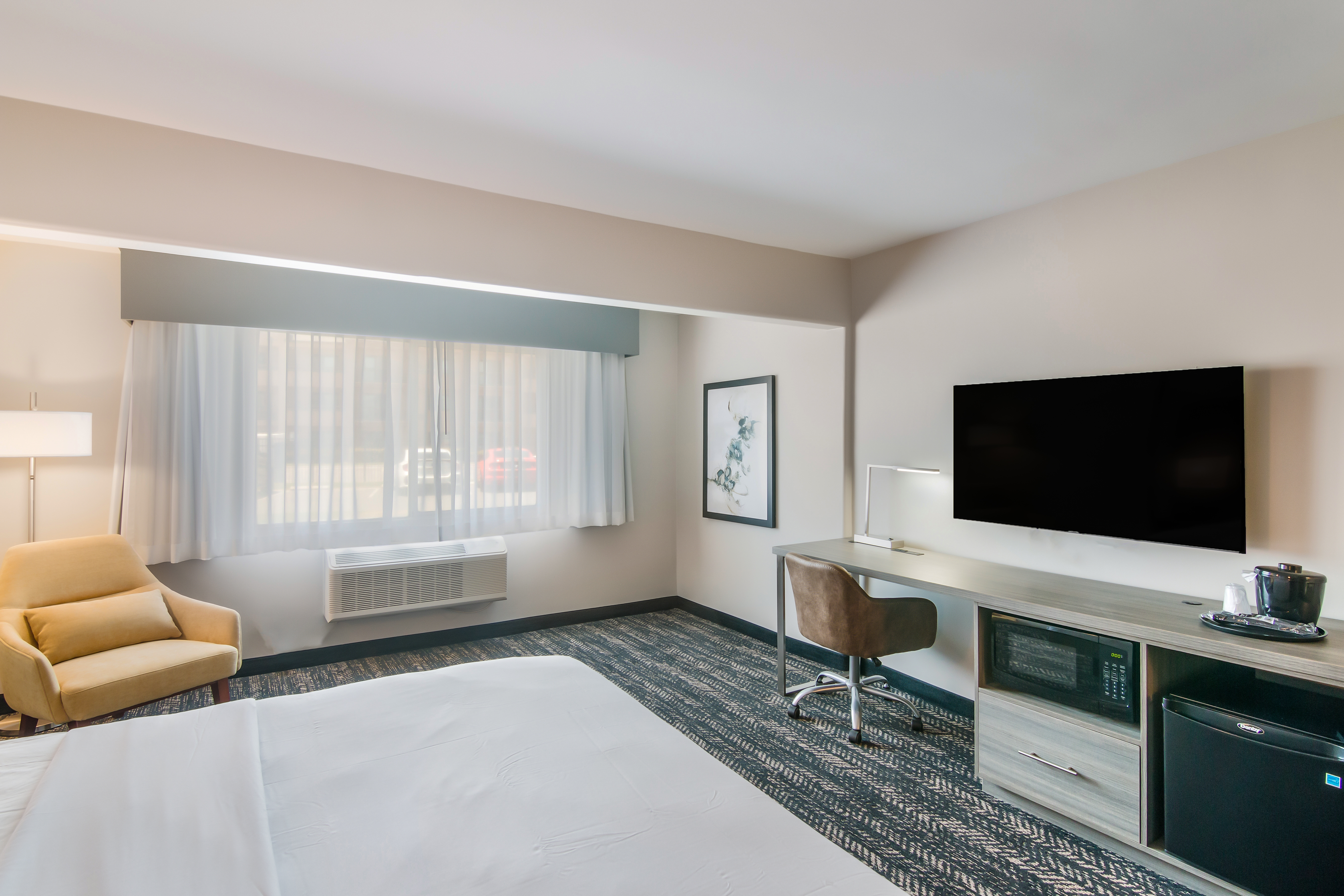 Guest room at the Hourglass Hotel, Trademark Collection by Wyndham in Bakersfield, California