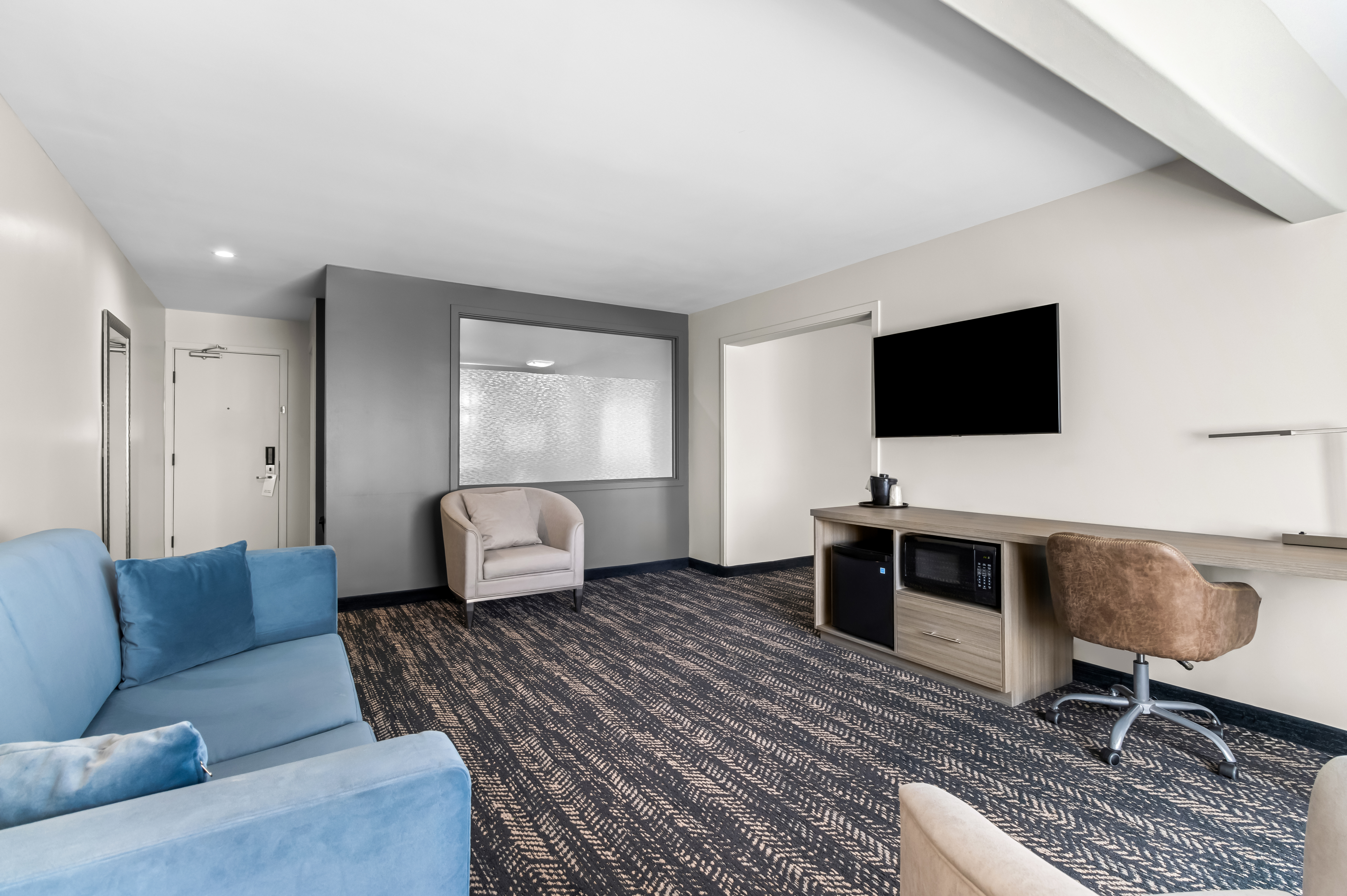 Guest room at the Hourglass Hotel, Trademark Collection by Wyndham in Bakersfield, California