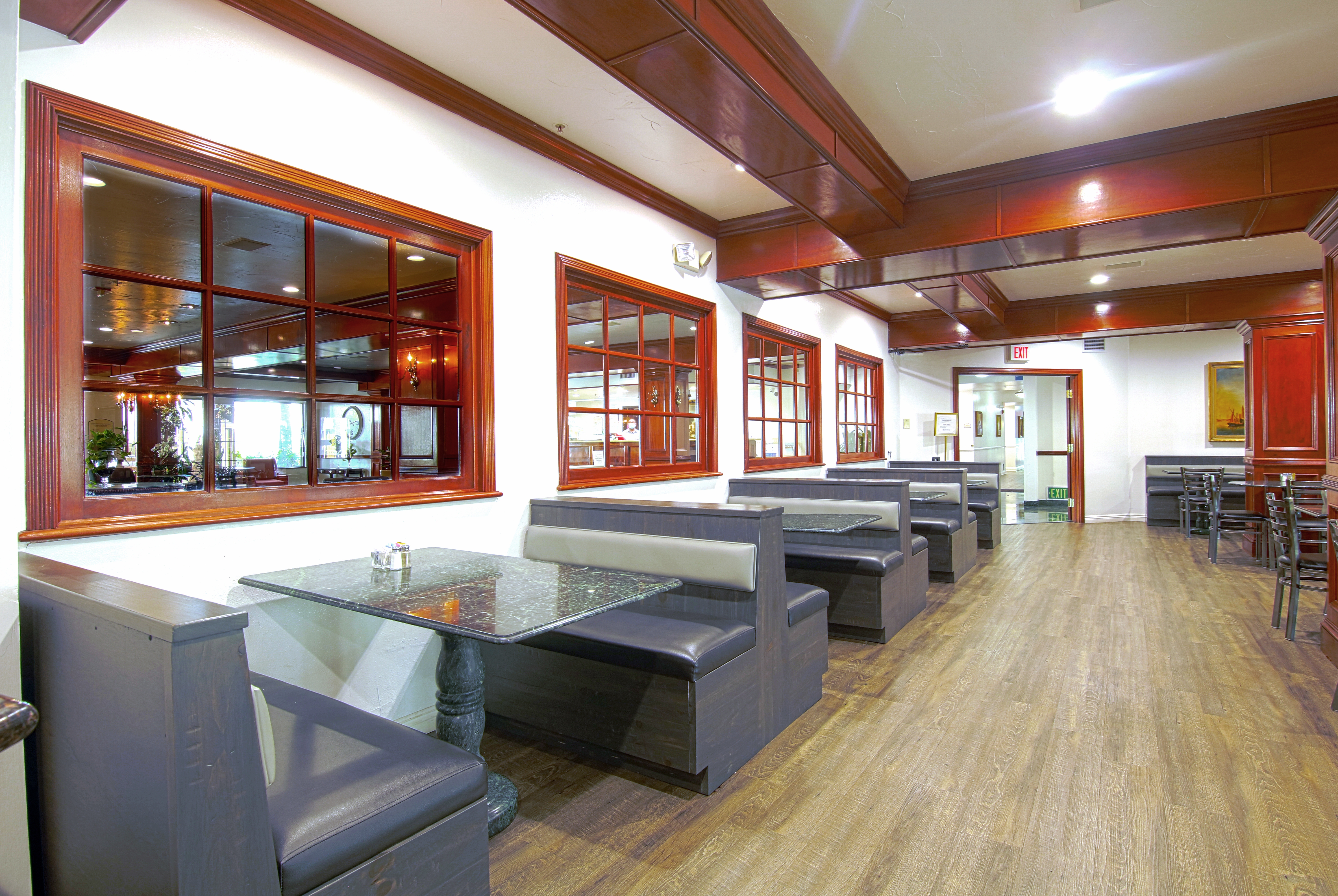 Azure Hotel & Suites, Trademark Collection by Wyndham restaurant in Ontario, California