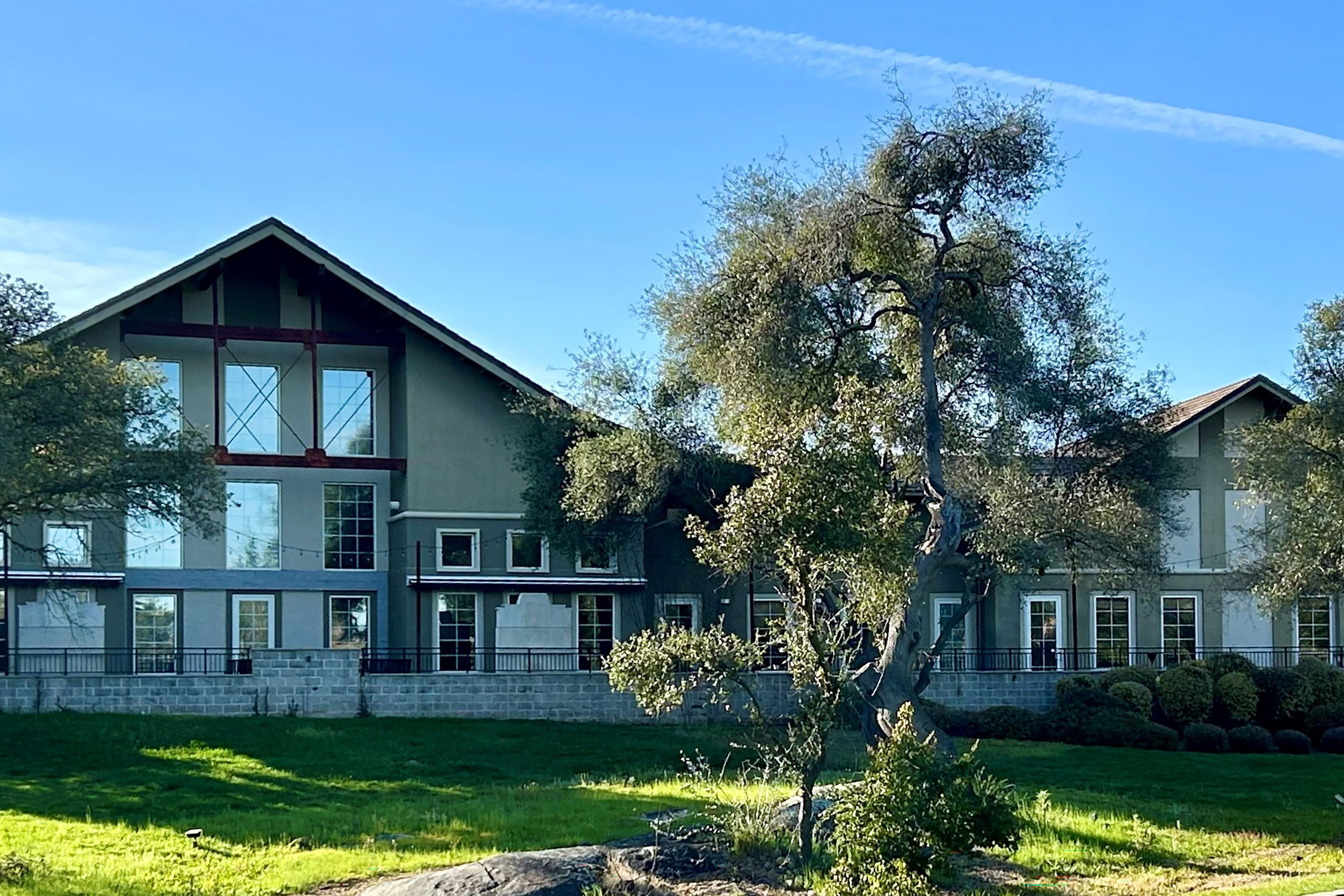 Exterior of Rocklin Park Hotel, Trademark Collection by Wyndham hotel in Rocklin, California