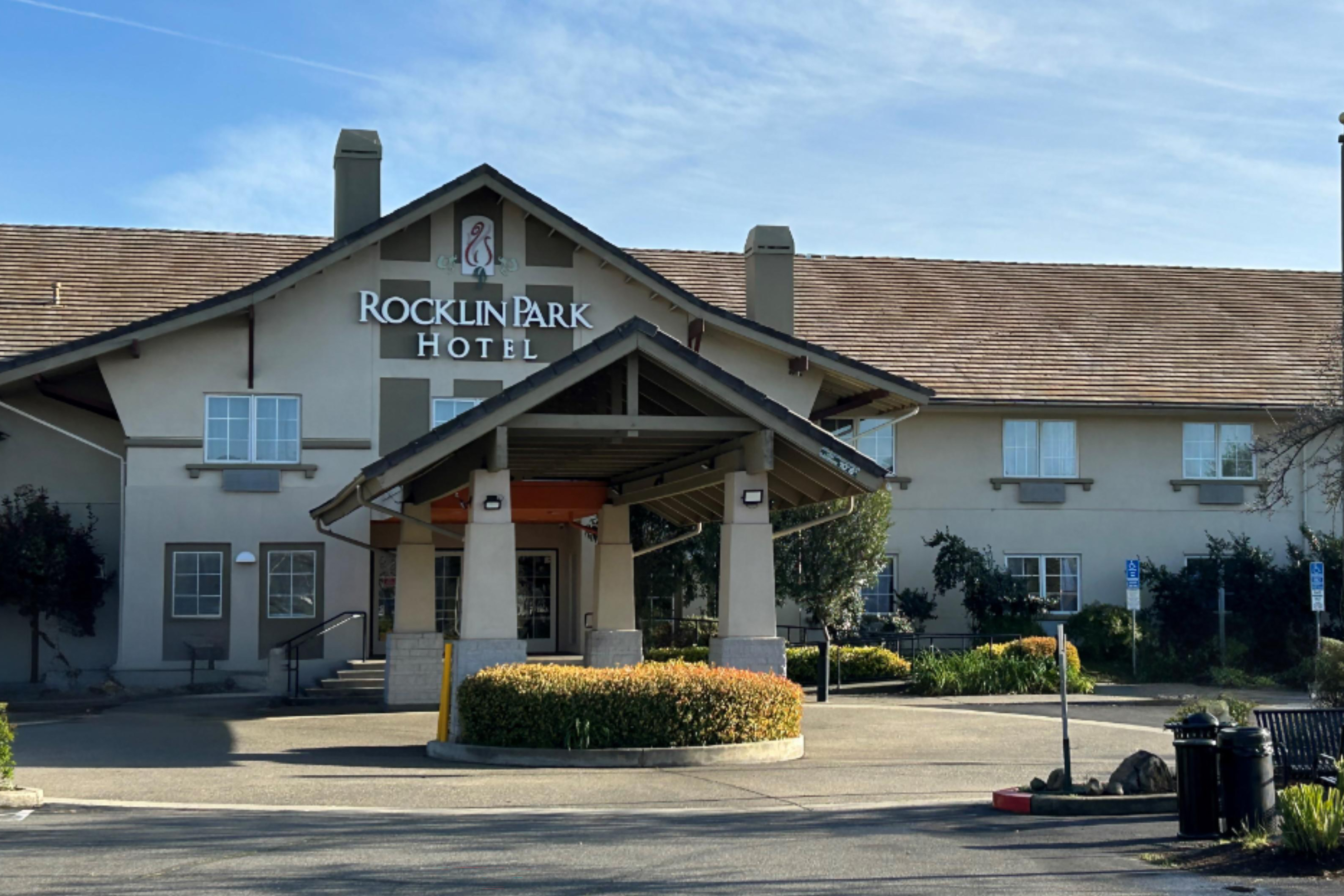 Exterior of Rocklin Park Hotel, Trademark Collection by Wyndham hotel in Rocklin, California