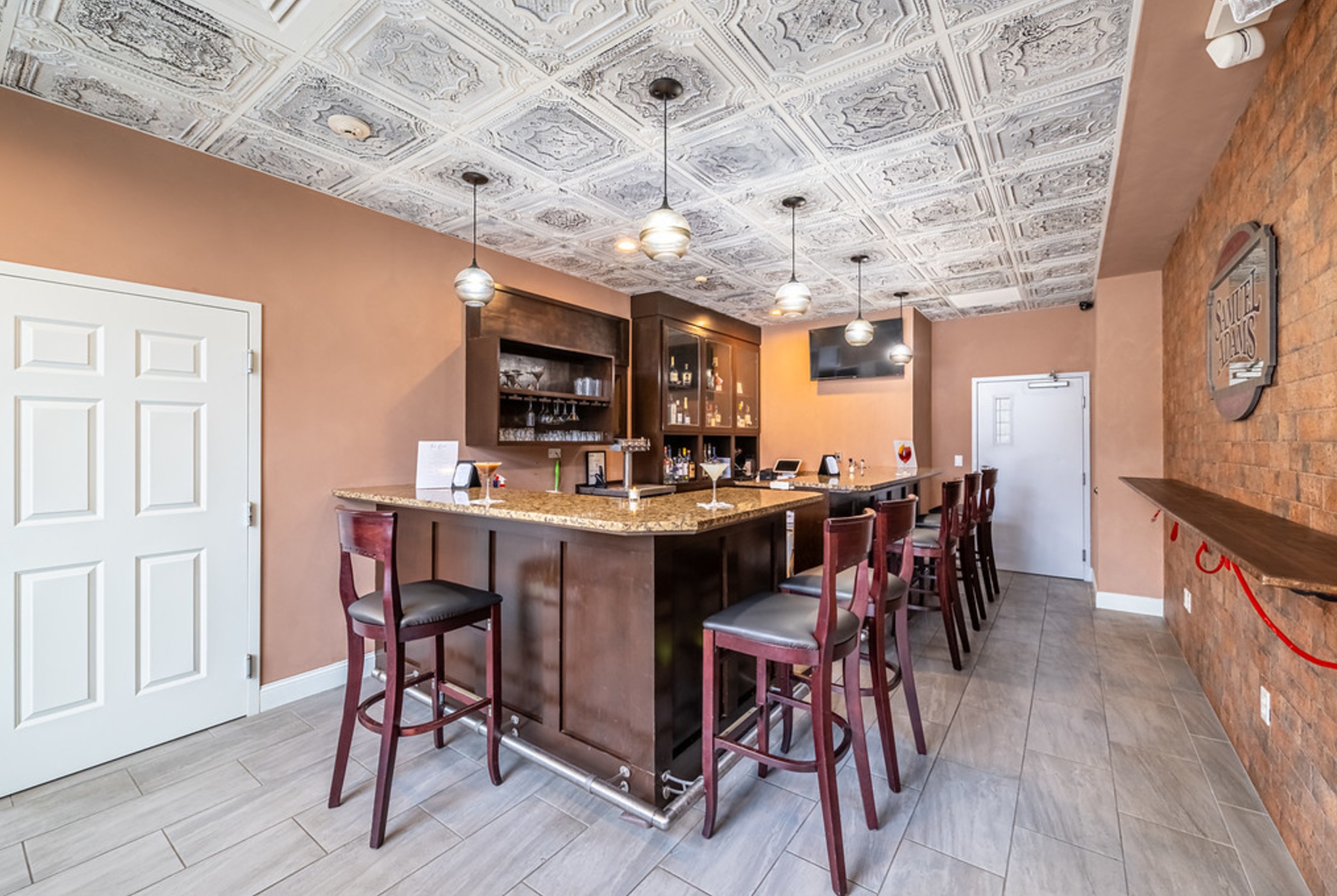 Bar at Bellissimo Hotel, Trademark by Wyndham Near Foxwoods Casino in North Stonington, Connecticut