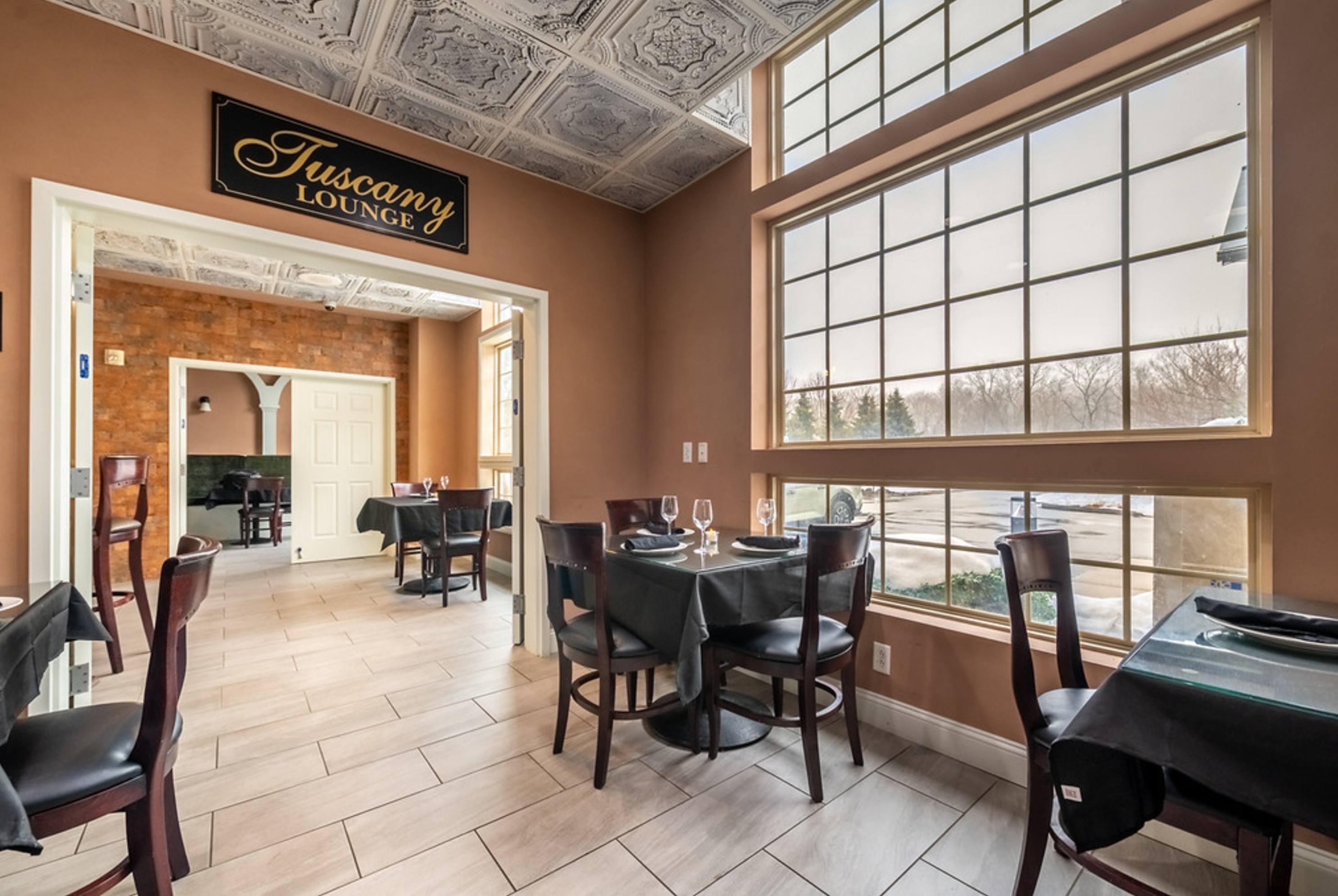 Bar at Bellissimo Hotel, Trademark by Wyndham Near Foxwoods Casino in North Stonington, Connecticut