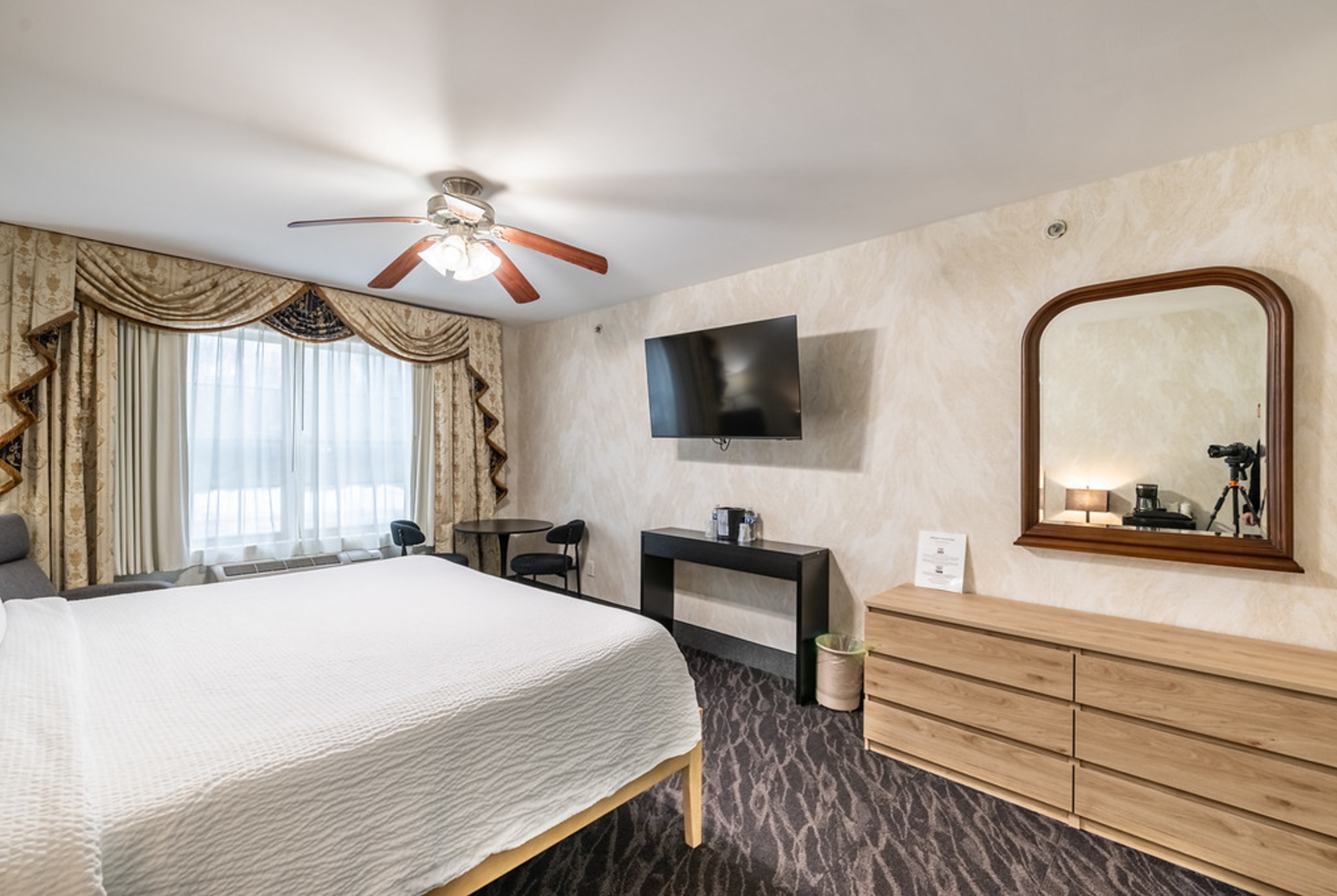 King bed guest room at the Bellissimo Hotel, Trademark by Wyndham Near Foxwoods Casino in North Stonington, Connecticut