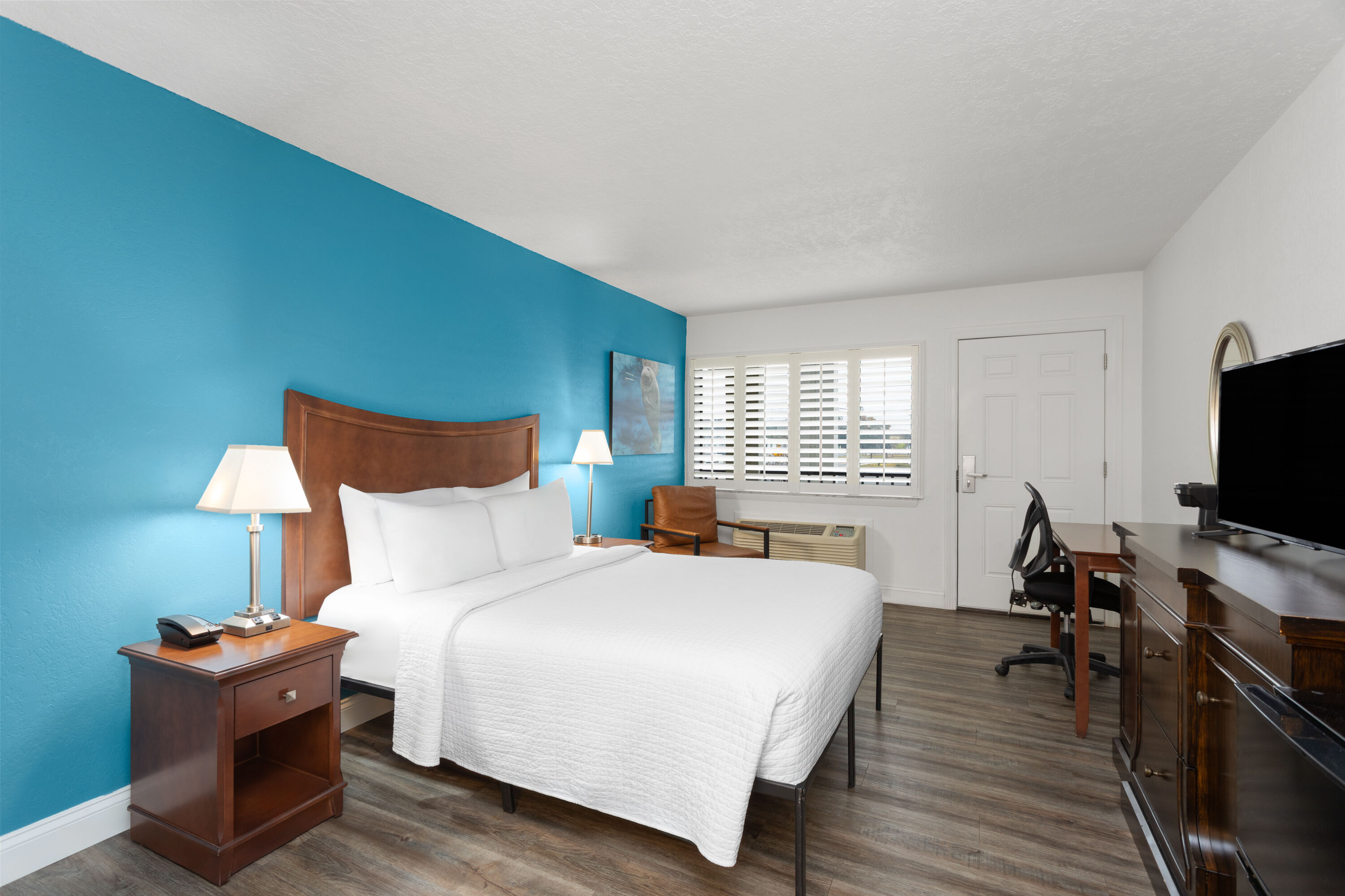 Guest room at the PaddleTail Waterfront Lodge, Trademark Collection by Wyndham in Crystal River, Florida