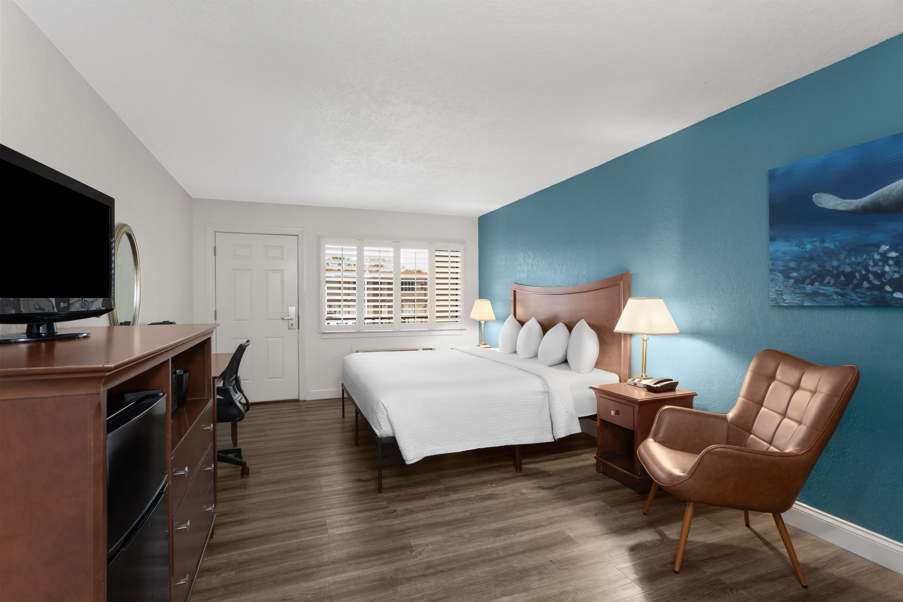 Guest room at the PaddleTail Waterfront Lodge, Trademark Collection by Wyndham in Crystal River, Florida