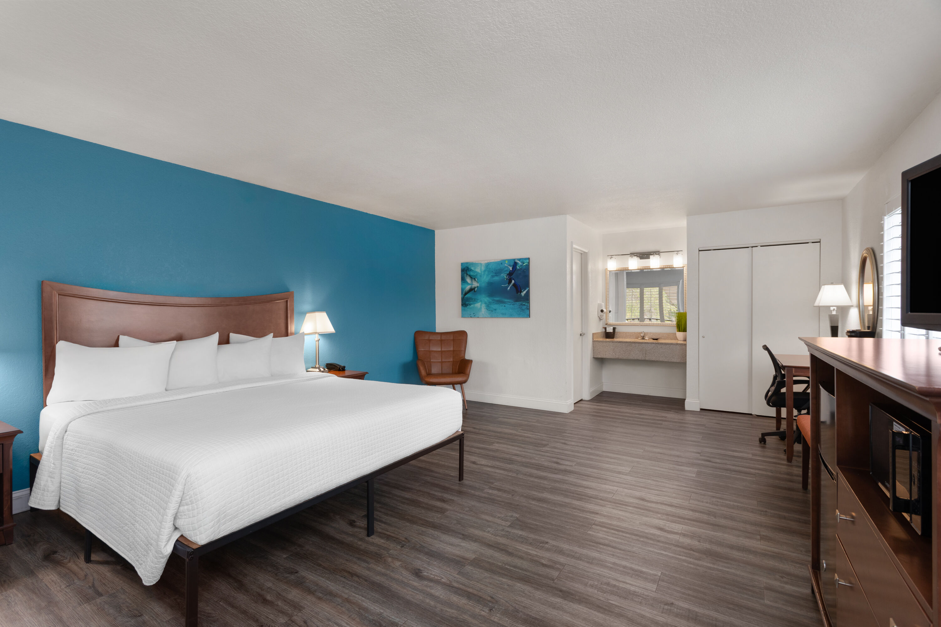 Guest room at the PaddleTail Waterfront Lodge, Trademark Collection by Wyndham in Crystal River, Florida