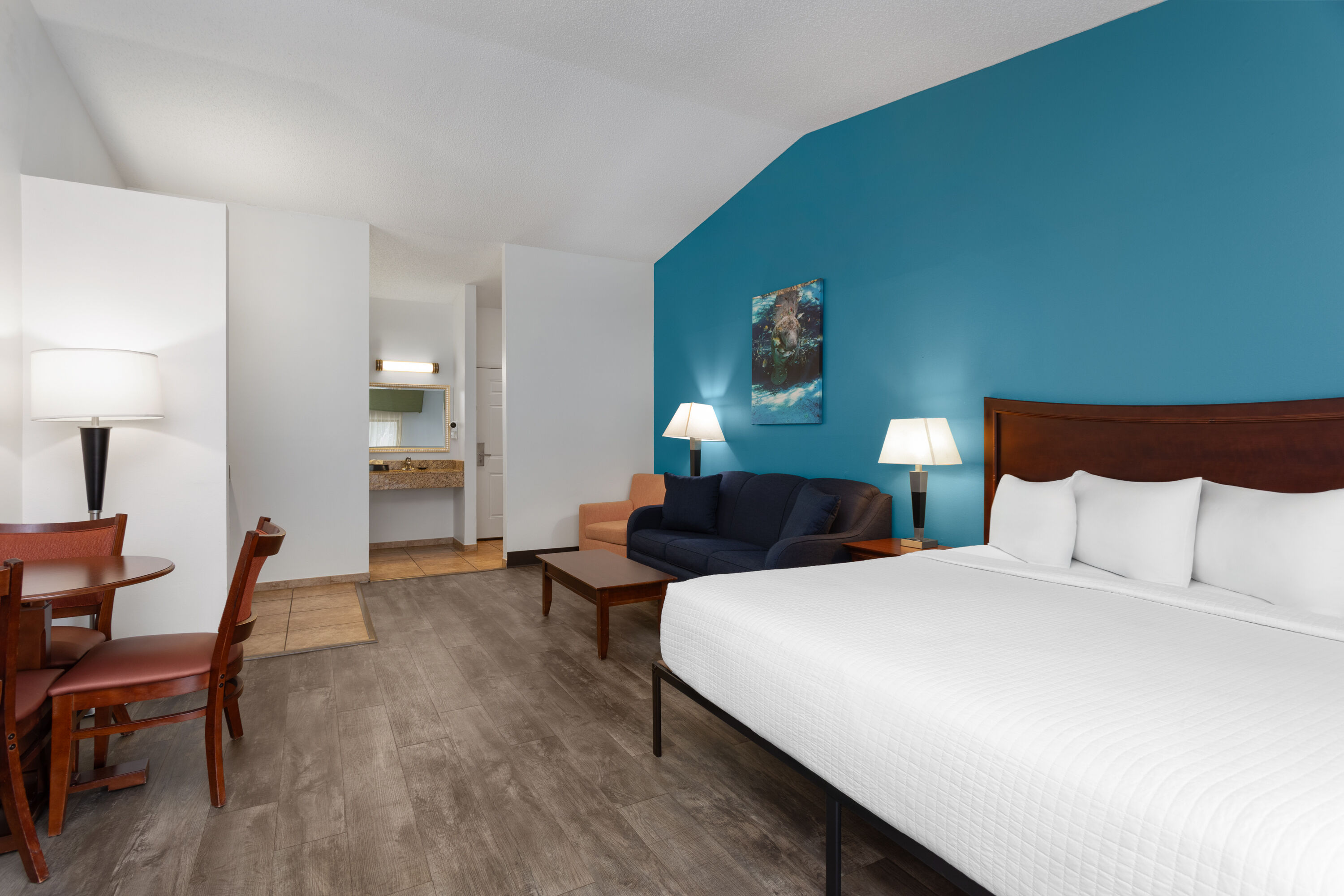 PaddleTail Waterfront Lodge, Trademark Collection by Wyndham suite in Crystal River, Florida