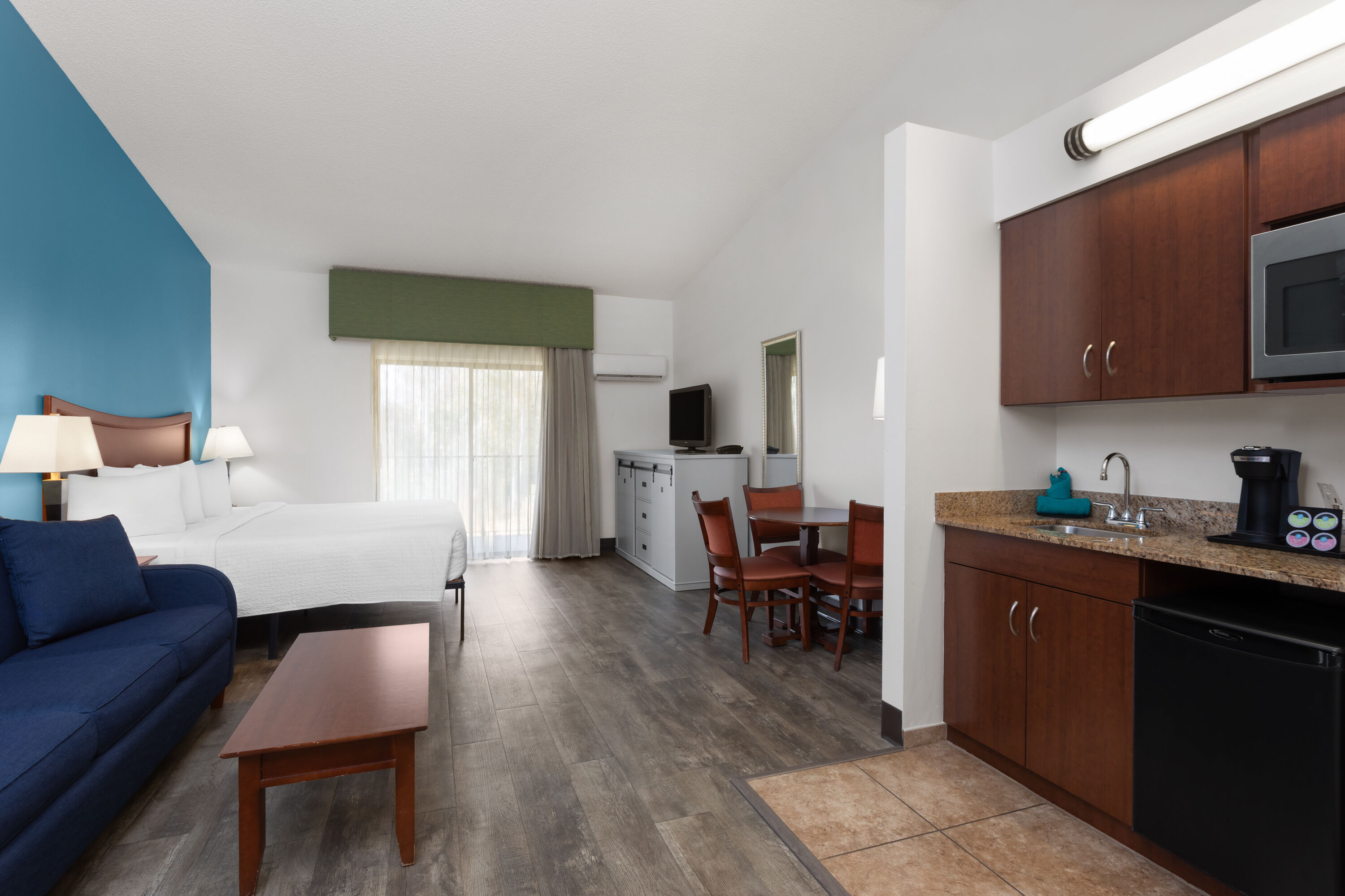 PaddleTail Waterfront Lodge, Trademark Collection by Wyndham suite in Crystal River, Florida