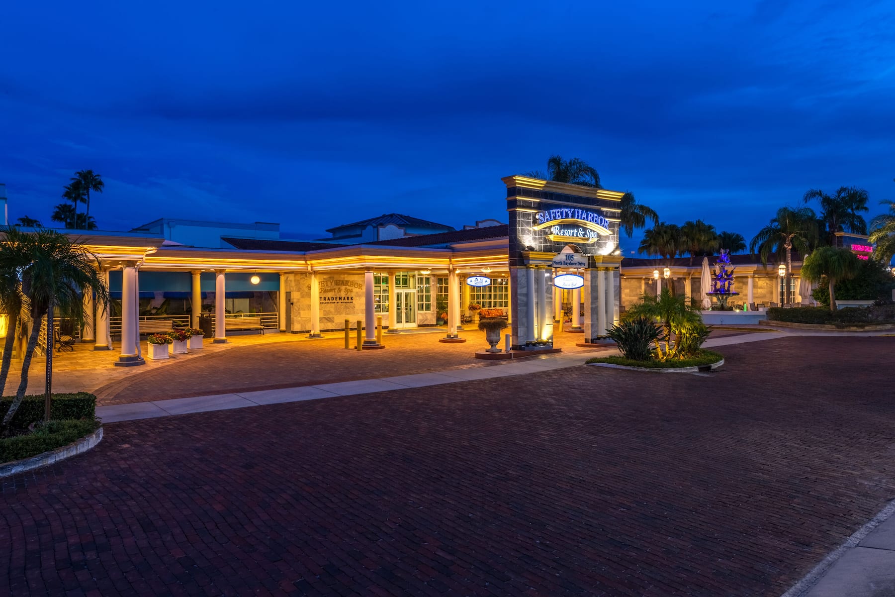 Exterior Dusk Image of Safety Harbor Resort & Spa, Trademark Collection by Wyndham hotel in Safety Harbor, Florida