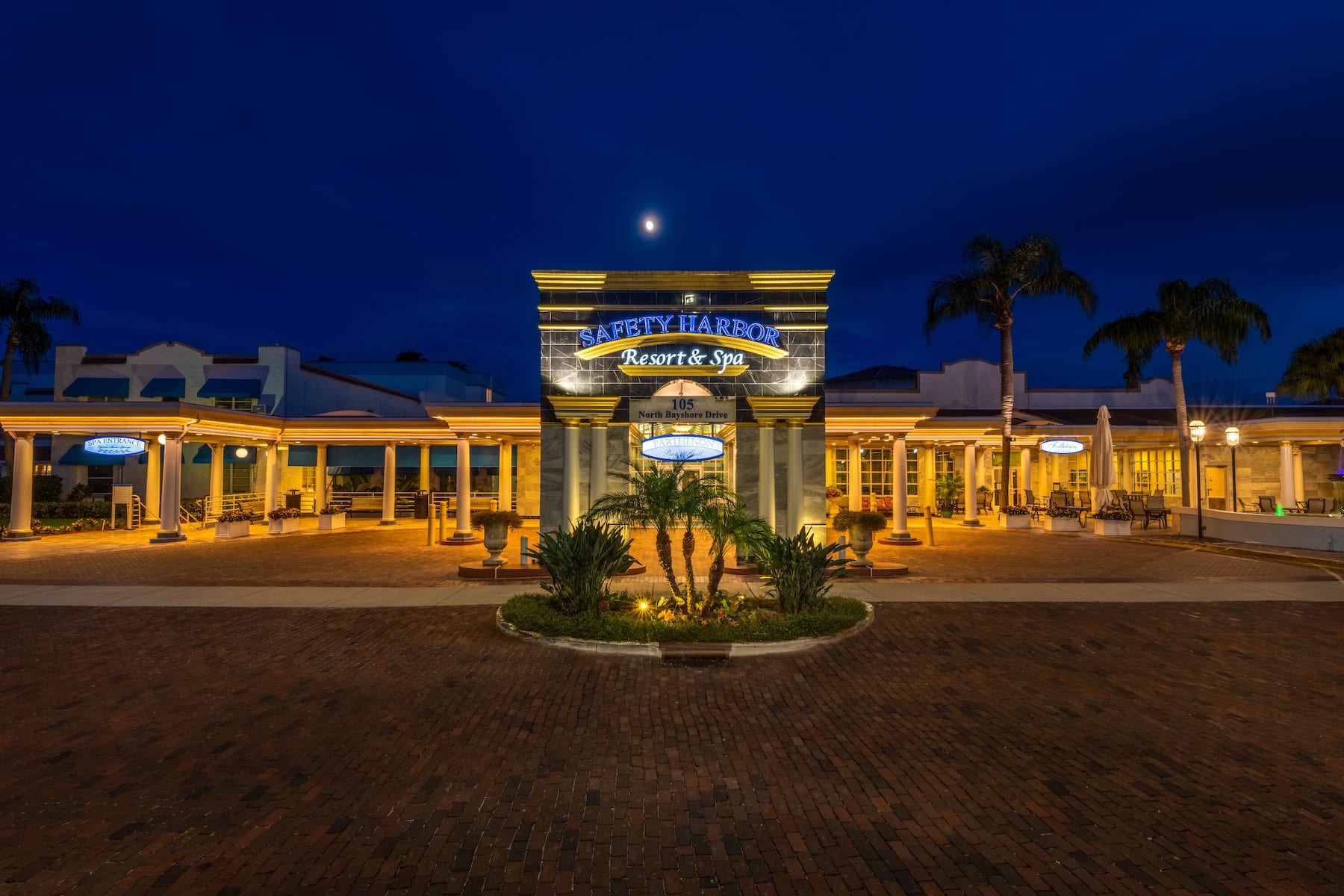 Exterior Dusk Image of Safety Harbor Resort & Spa, Trademark Collection by Wyndham hotel in Safety Harbor, Florida