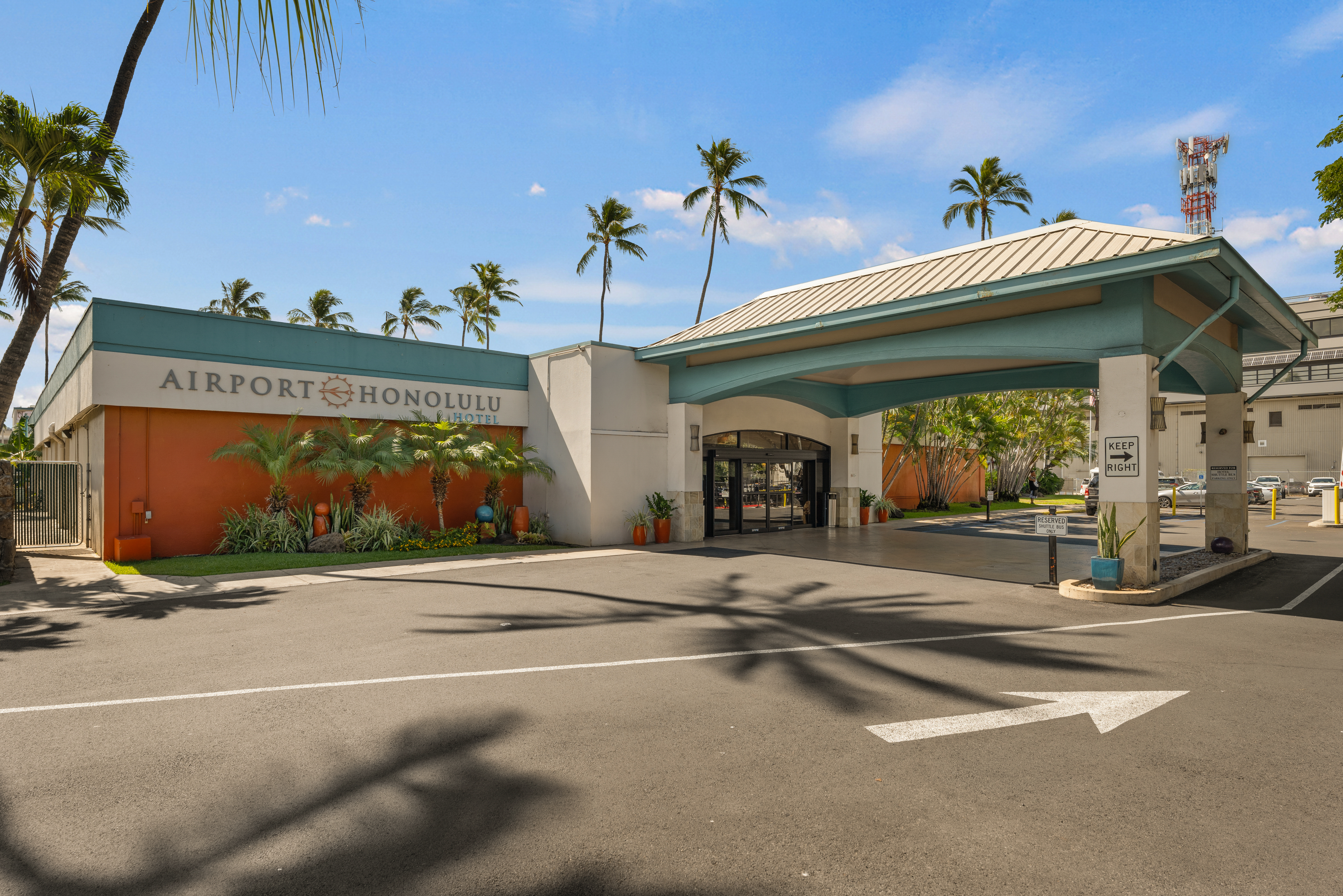 Exterior of Airport Honolulu Hotel, Trademark Collection by Wyndham hotel in Honolulu, Hawaii