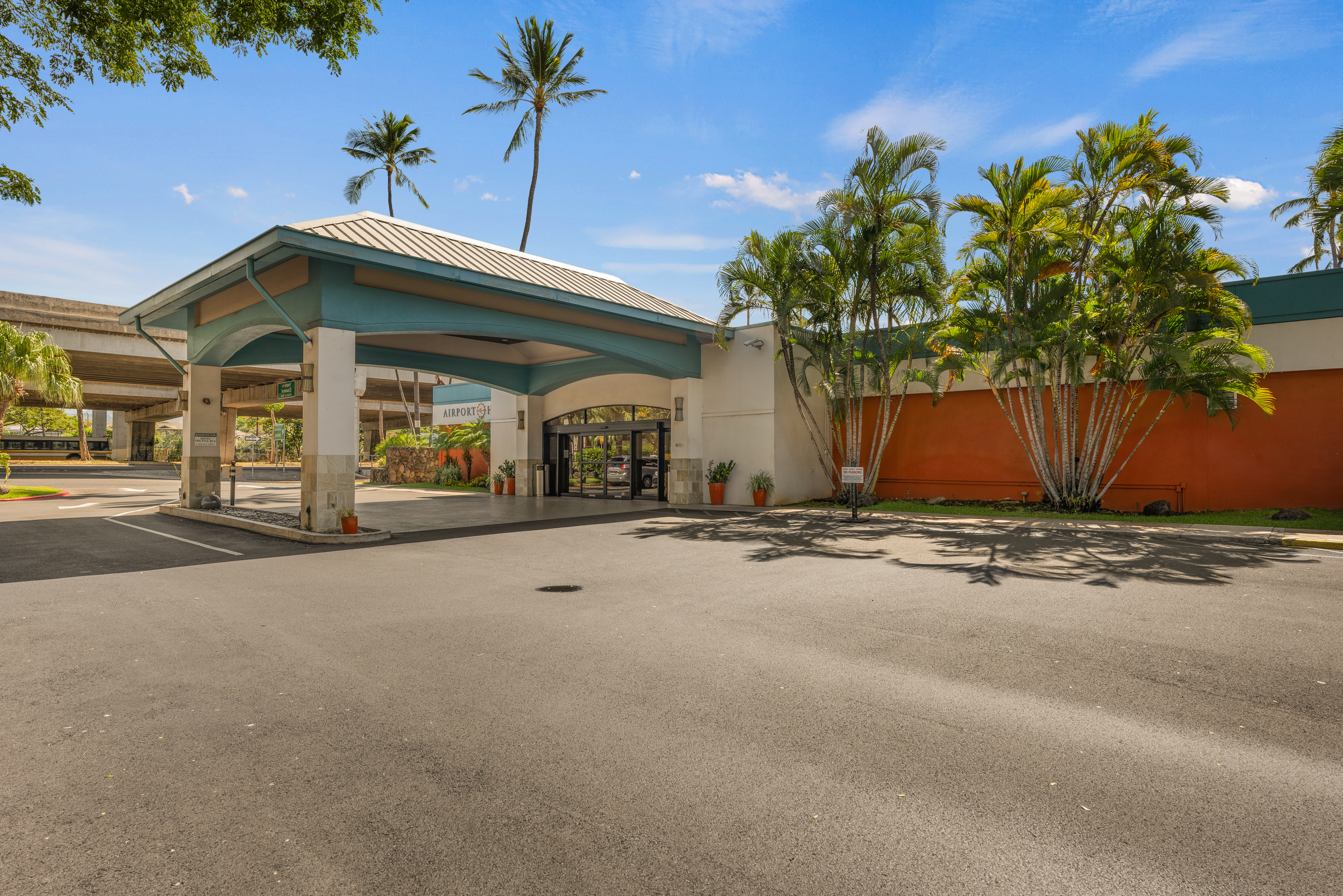 Exterior of Airport Honolulu Hotel, Trademark Collection by Wyndham hotel in Honolulu, Hawaii