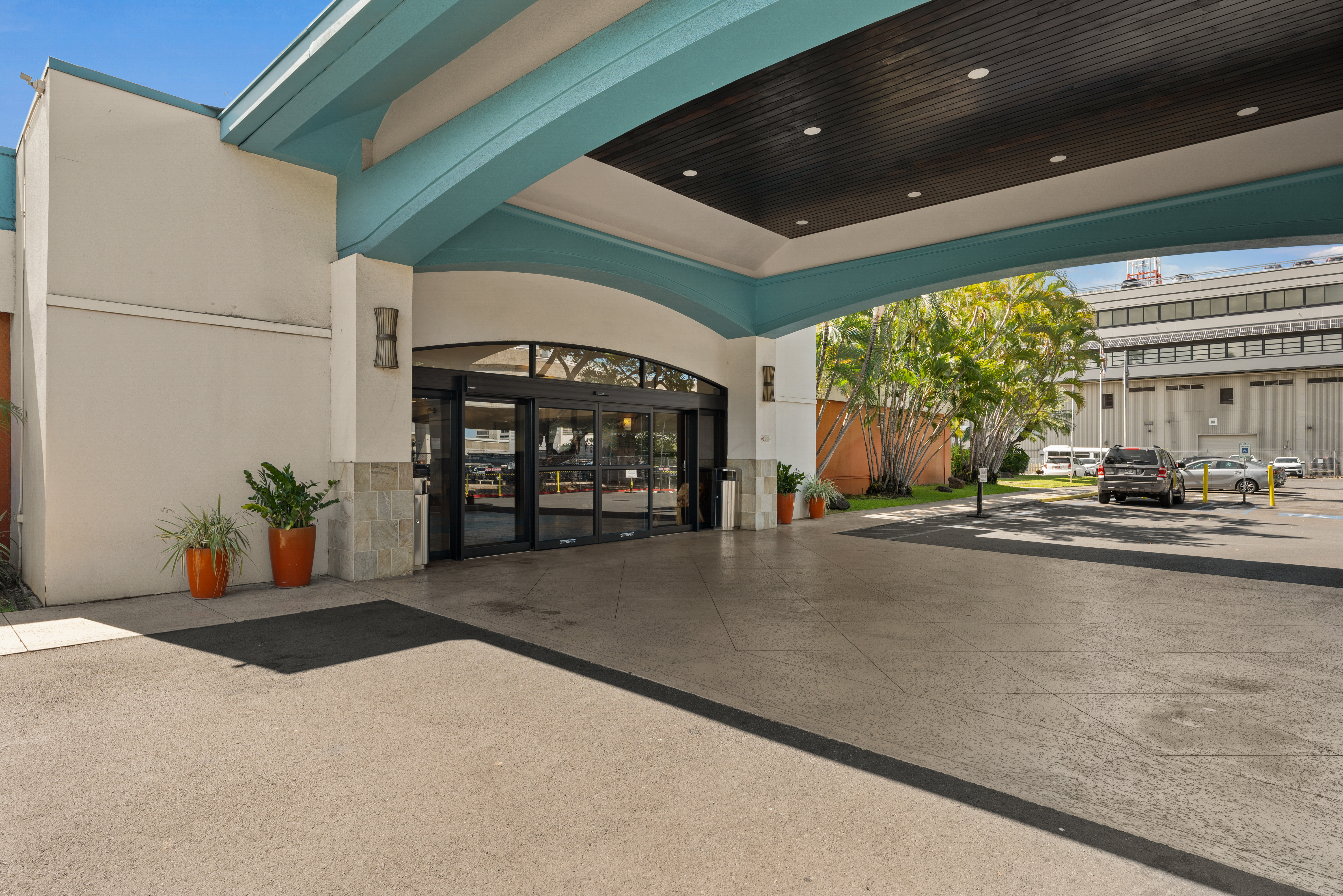 Exterior of Airport Honolulu Hotel, Trademark Collection by Wyndham hotel in Honolulu, Hawaii