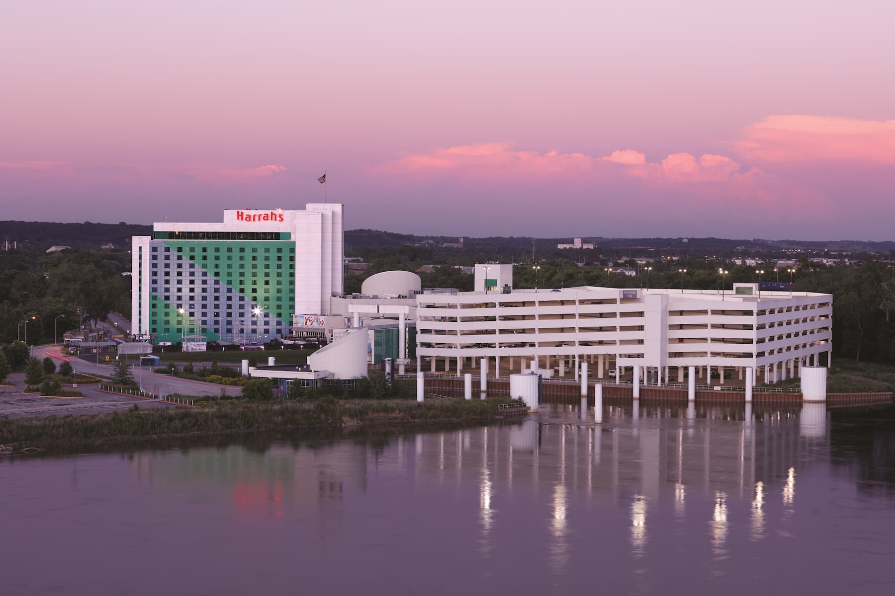Exterior of Harrah's Council Bluffs, Trademark Collection by Wyndham hotel in Council Bluffs, Iowa