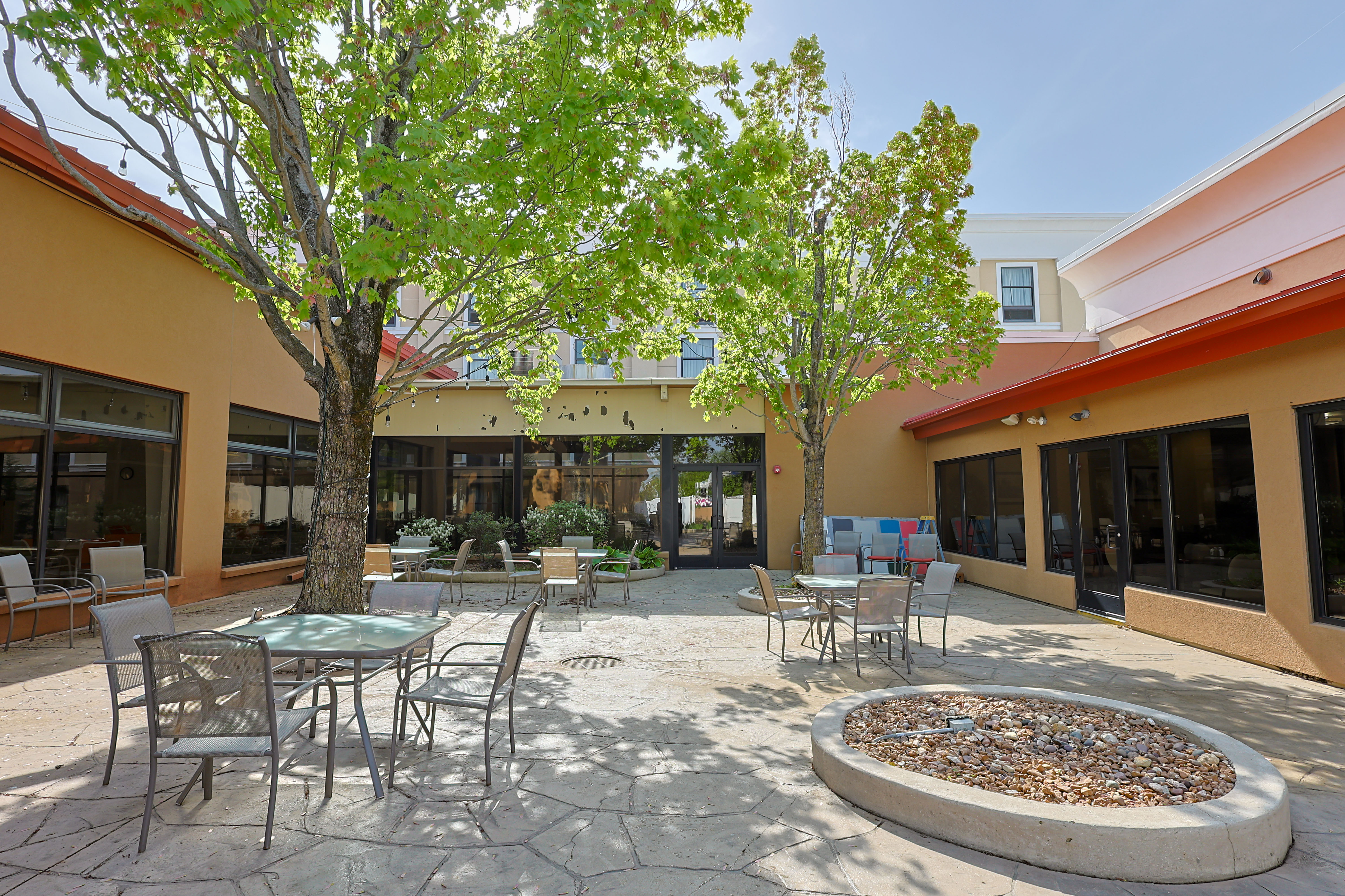 Courtyard at Hotel Gurnee in Gurnee, Illinois
