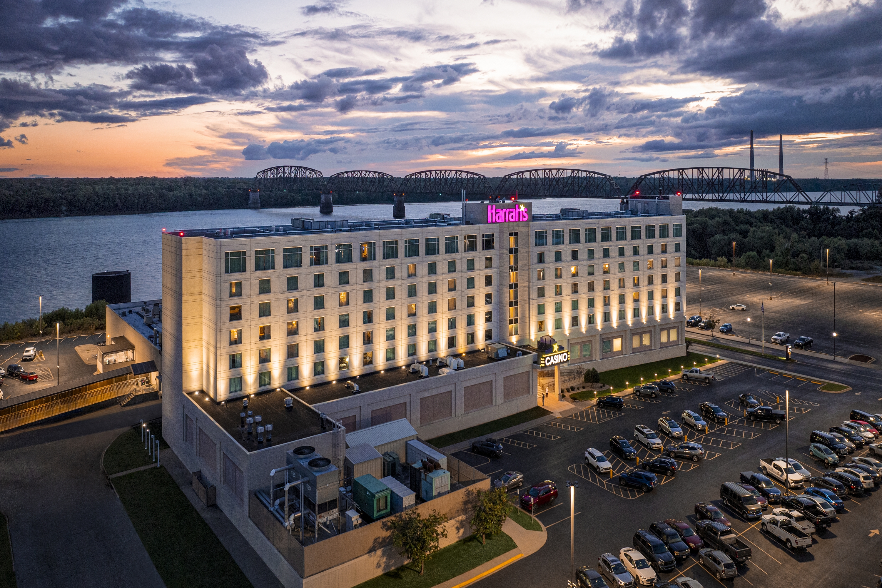 Exterior of Harrah's Metropolis, Trademark Collection by Wyndham hotel in Metropolis, Illinois