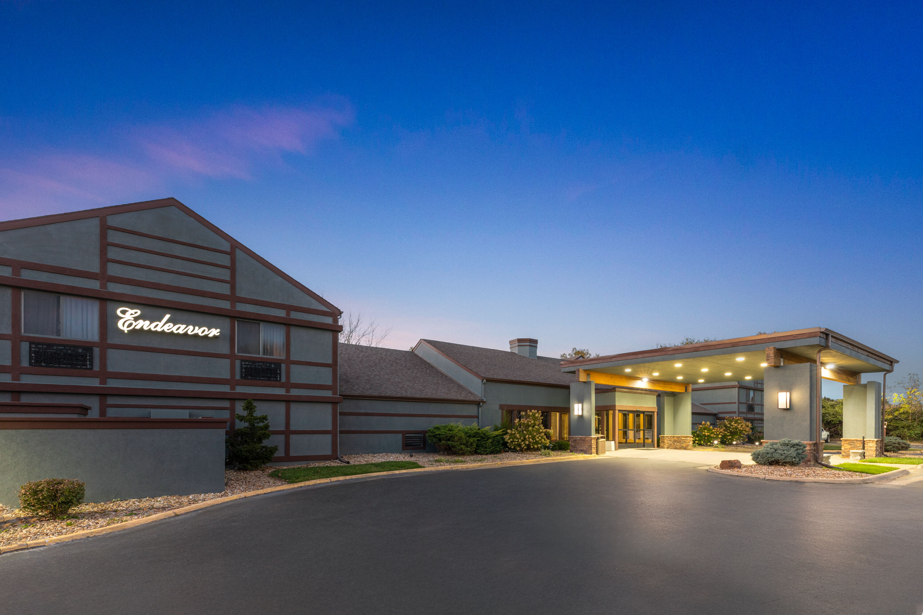 Exterior Dusk Image of Endeavor Inn & Suites, Trademark Collection by Wyndham hotel in Topeka, Kansas