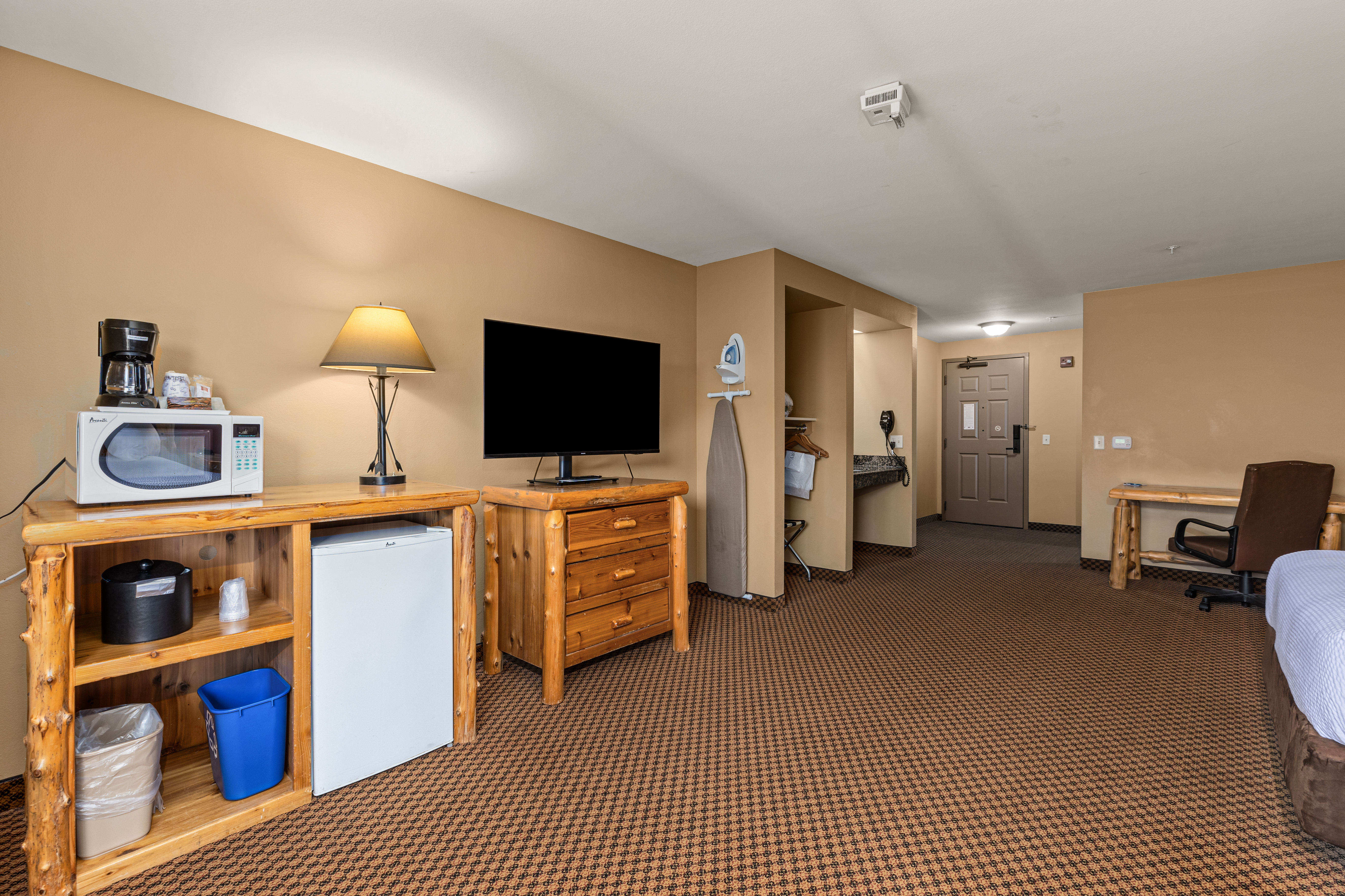 Guest room at the The Lodge at Brainerd Lakes, Trademark Collection by Wyndham in Baxter, Minnesota