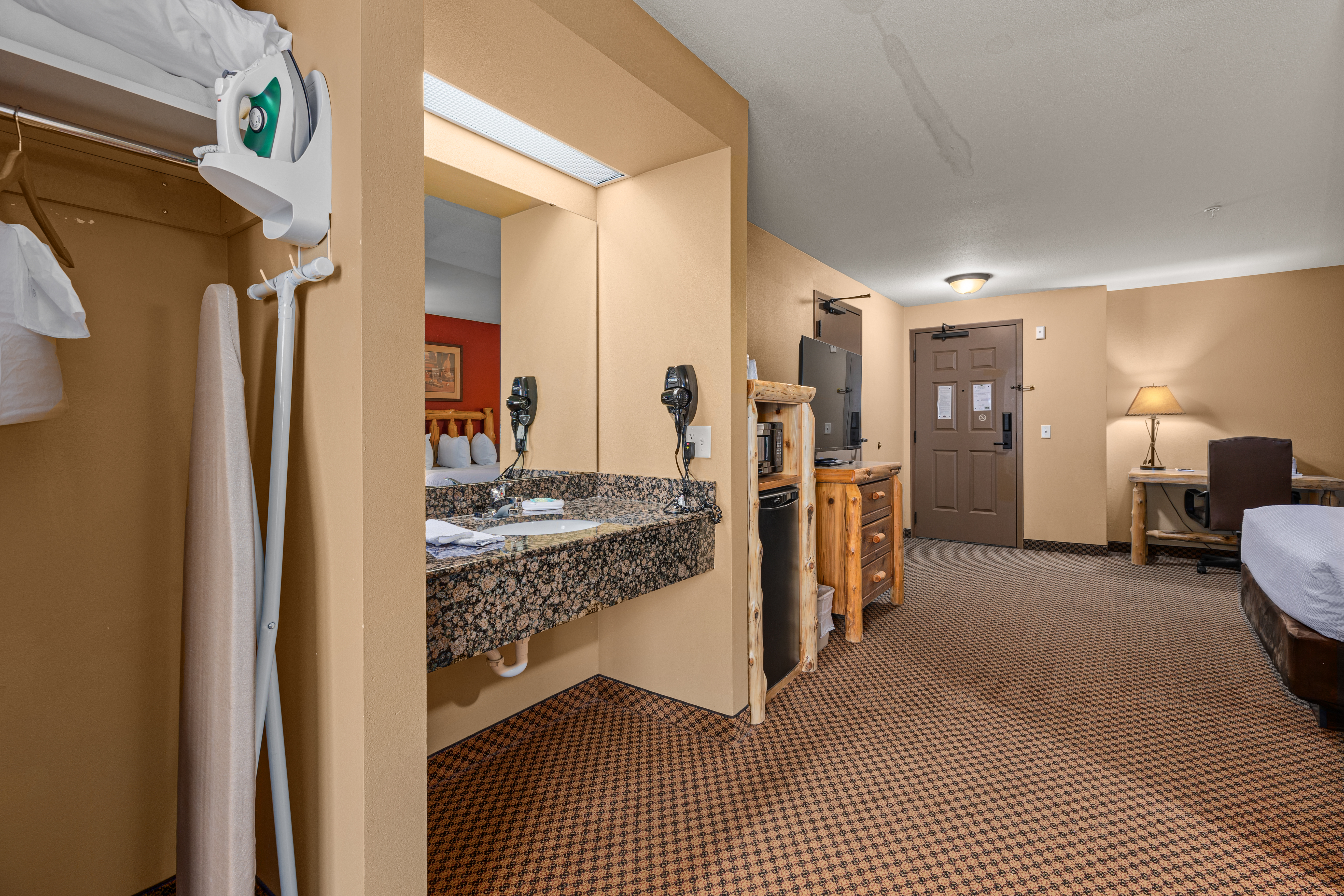 Queen bed guest room at the The Lodge at Brainerd Lakes, Trademark Collection by Wyndham in Baxter, Minnesota