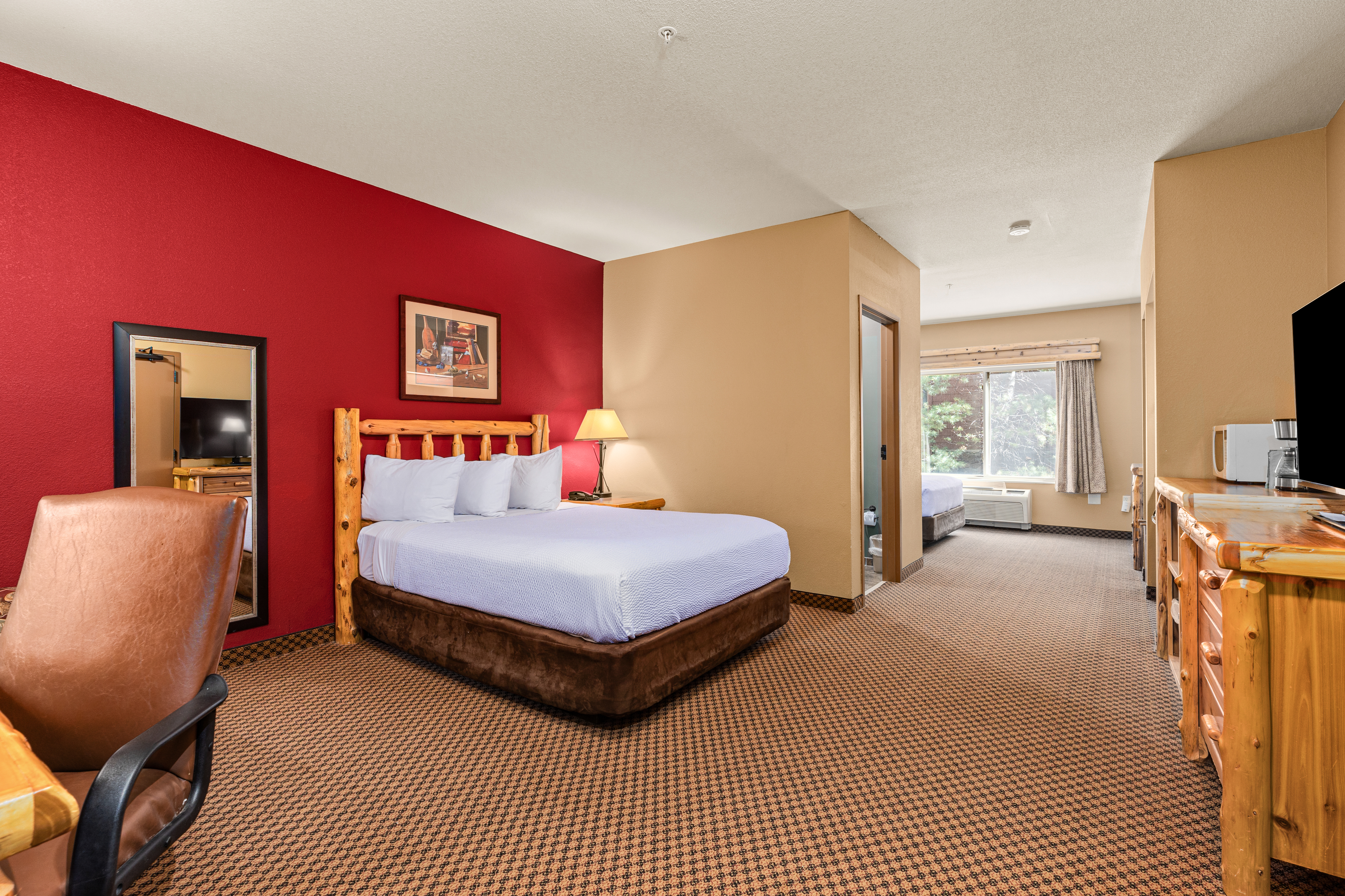 Queen bed guest room at the The Lodge at Brainerd Lakes, Trademark Collection by Wyndham in Baxter, Minnesota
