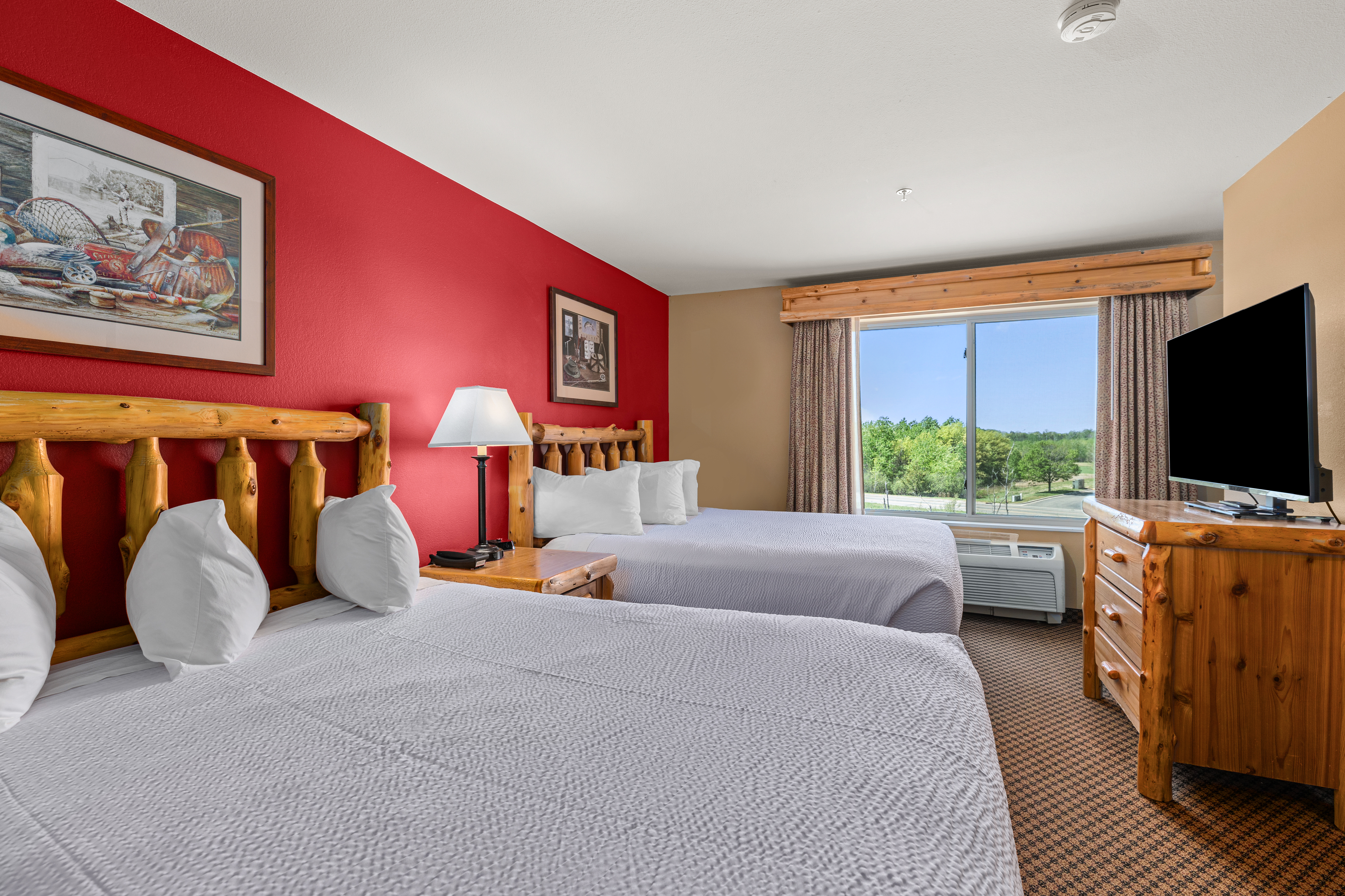 Queen bed guest room at the The Lodge at Brainerd Lakes, Trademark Collection by Wyndham in Baxter, Minnesota