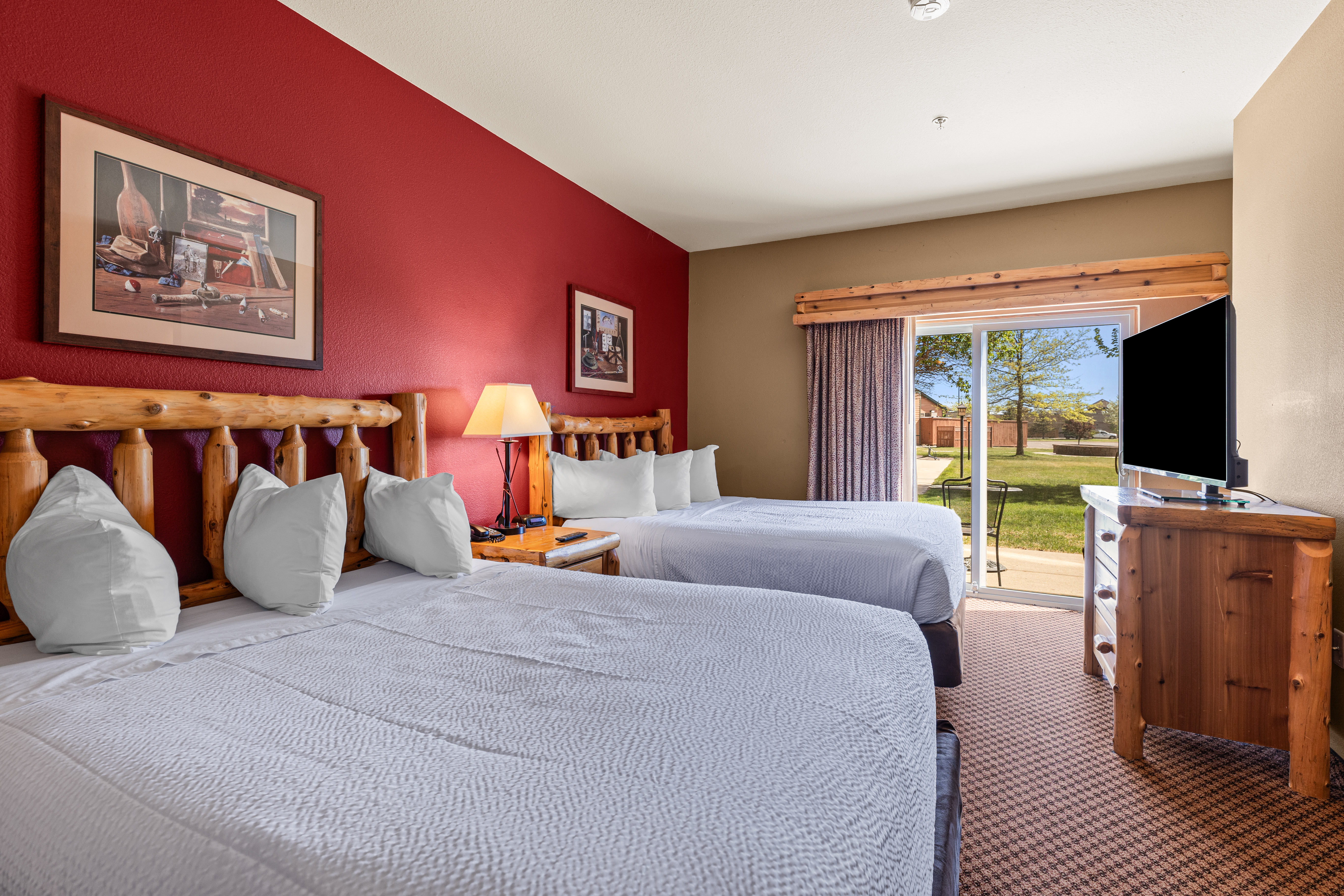 Queen bed guest room at the The Lodge at Brainerd Lakes, Trademark Collection by Wyndham in Baxter, Minnesota
