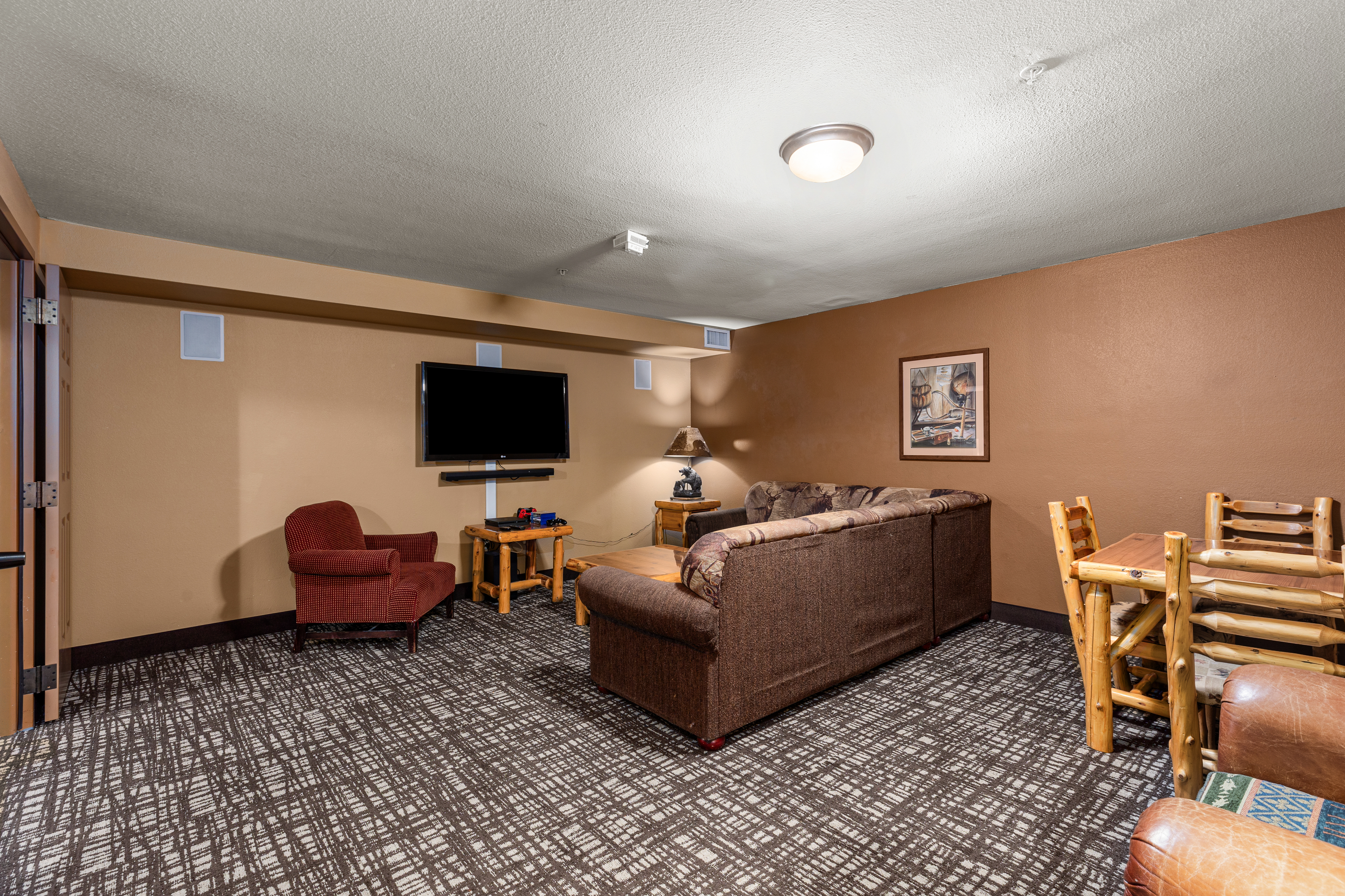 King bed guest room at the The Lodge at Brainerd Lakes, Trademark Collection by Wyndham in Baxter, Minnesota