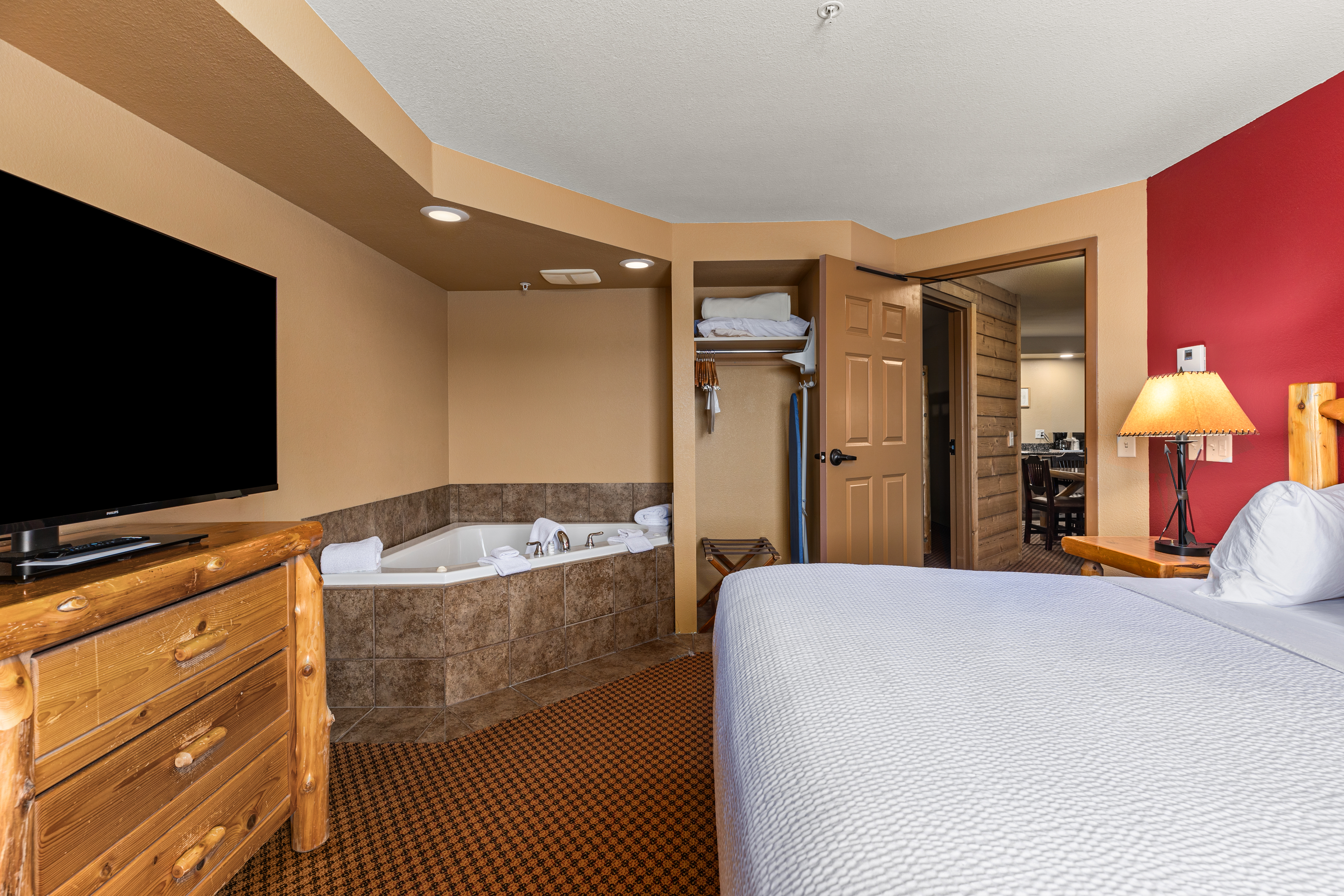 King bed guest room at the The Lodge at Brainerd Lakes, Trademark Collection by Wyndham in Baxter, Minnesota