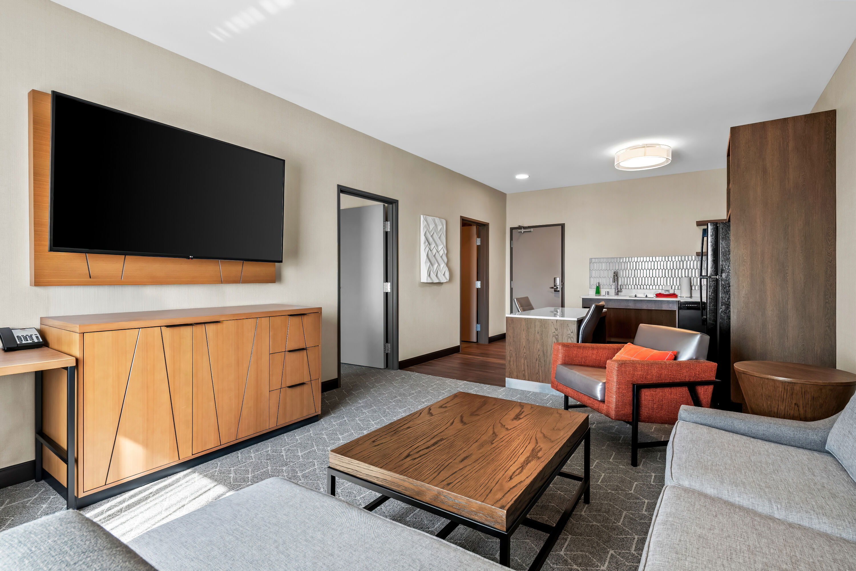 Running Aces Hotel & Casino, Trademark Collection by Wyndham suite living room in Columbus, Minnesota