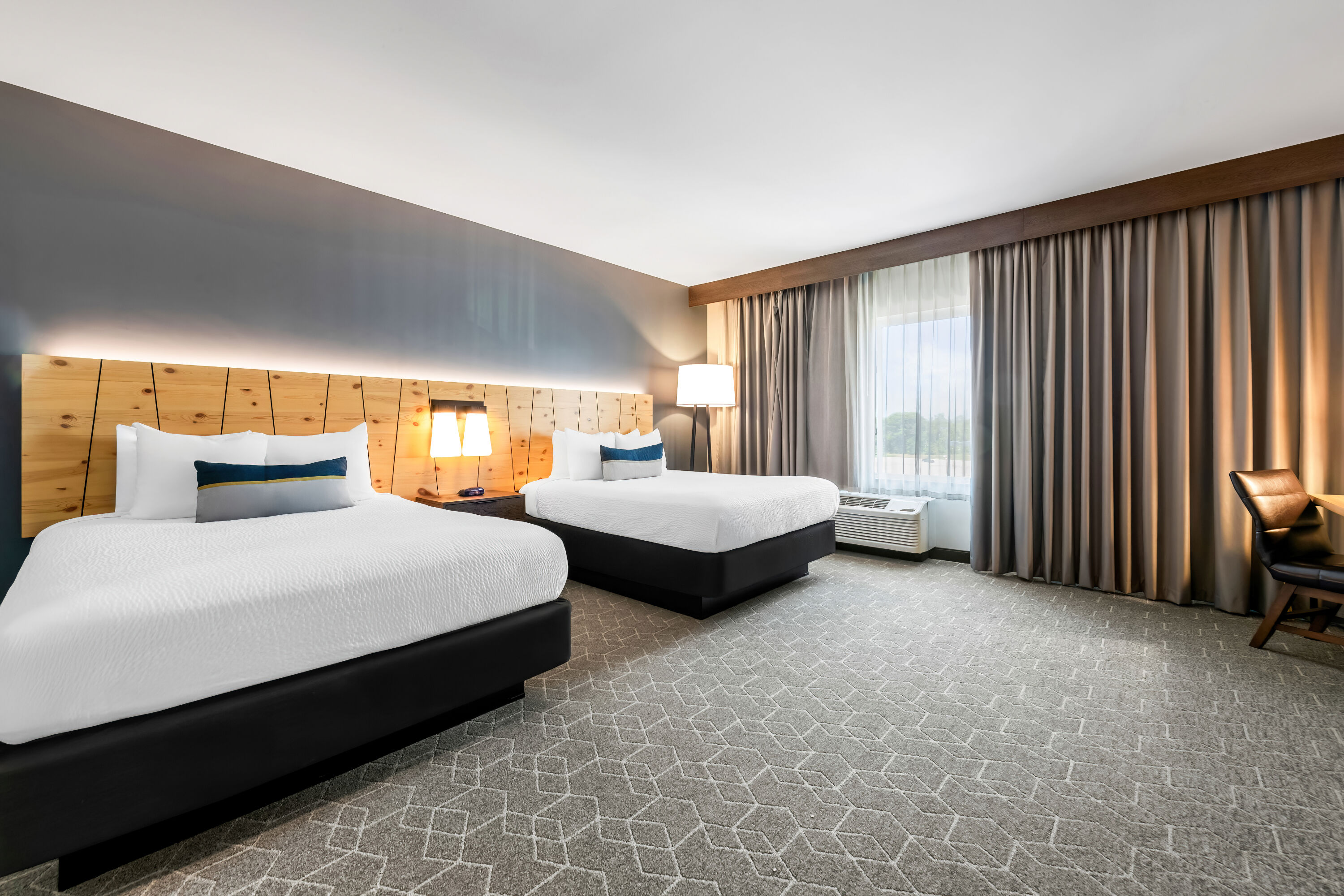 King bed guest room at the Running Aces Hotel & Casino, Trademark Collection by Wyndham in Columbus, Minnesota