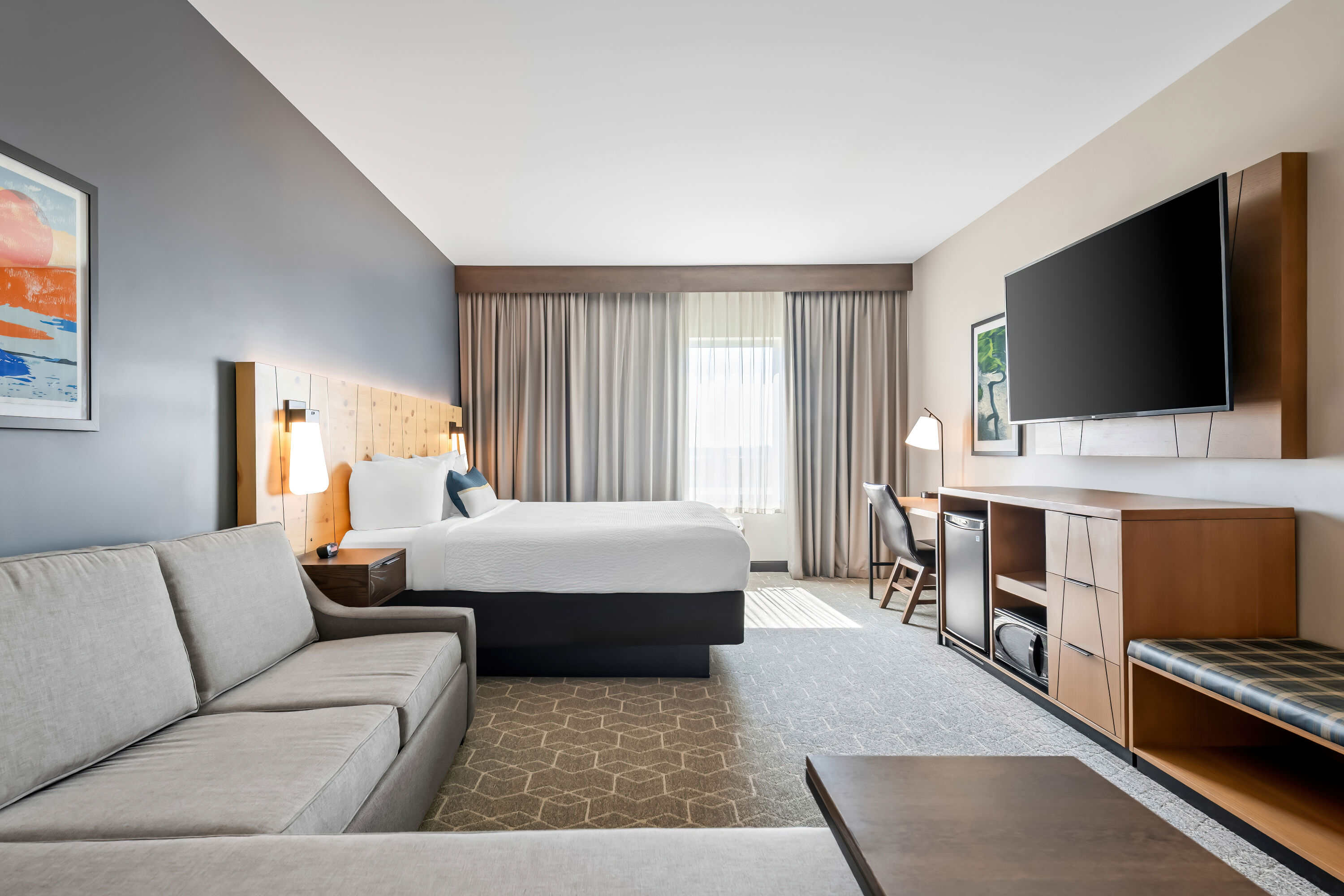 King bed guest room at the Running Aces Hotel & Casino, Trademark Collection by Wyndham in Columbus, Minnesota