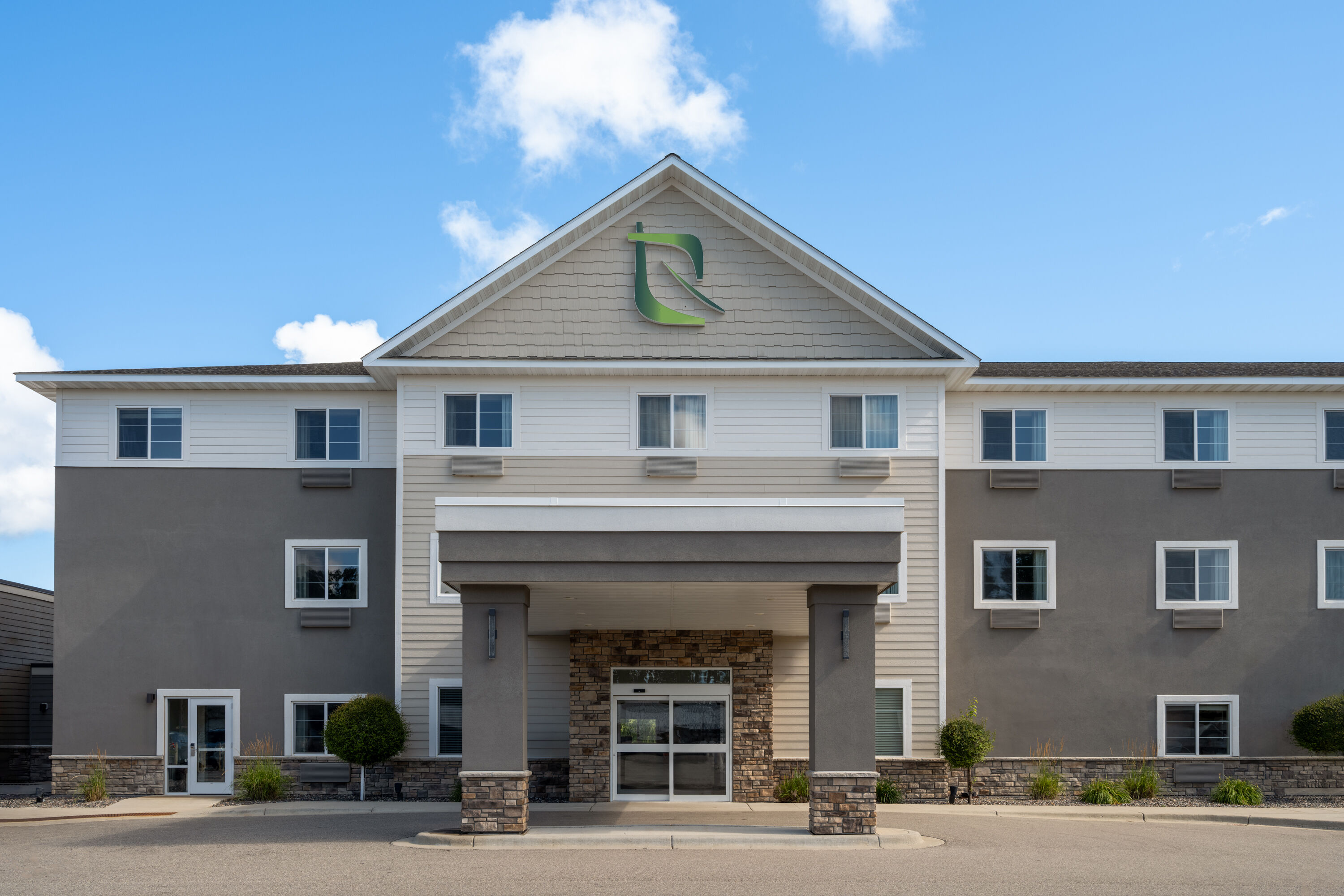 Exterior Day Image of Little Crow Resort & Conference, Trademark by Wyndham hotel in Spicer, Minnesota