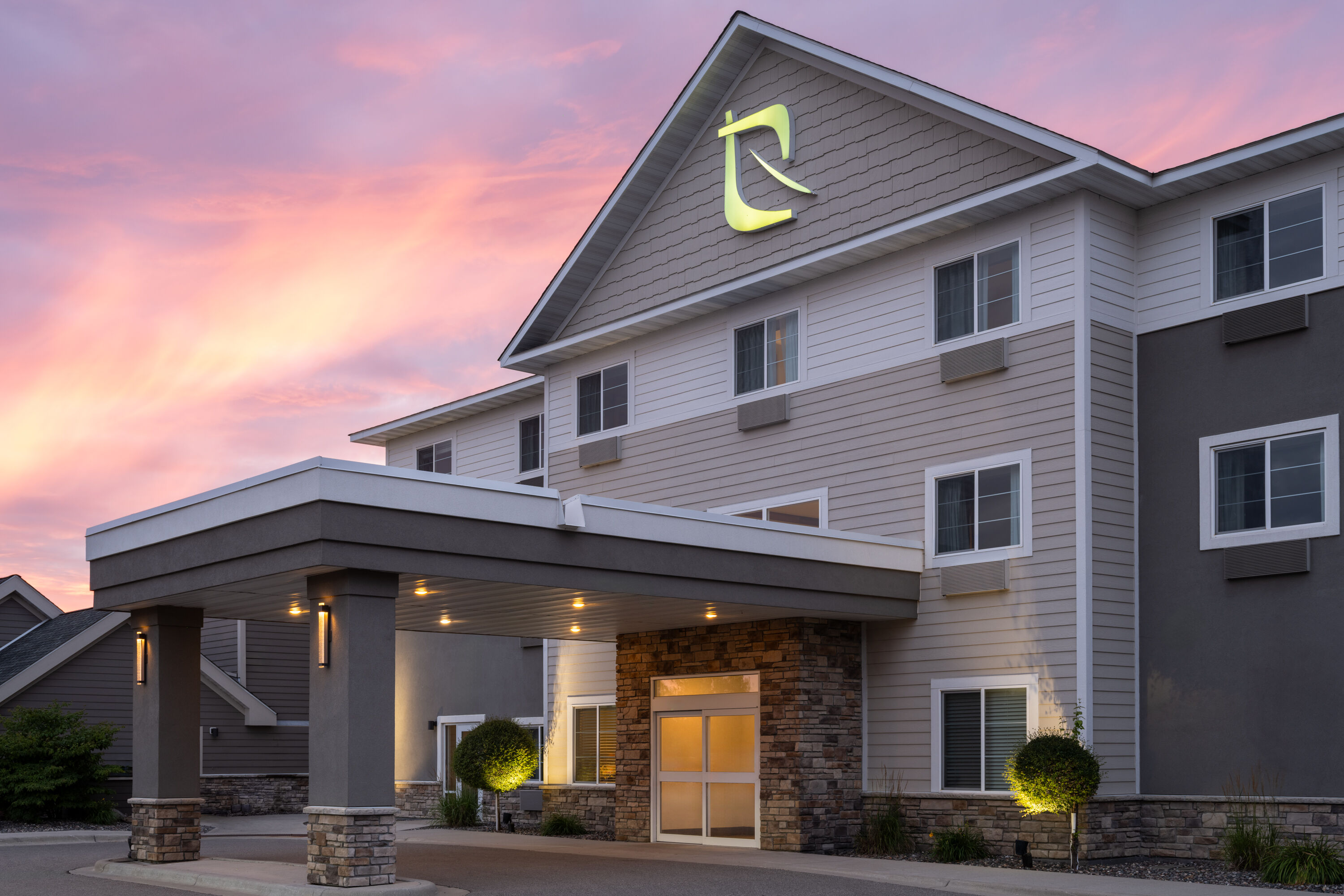 Exterior Dusk Image of Little Crow Resort & Conference, Trademark by Wyndham hotel in Spicer, Minnesota