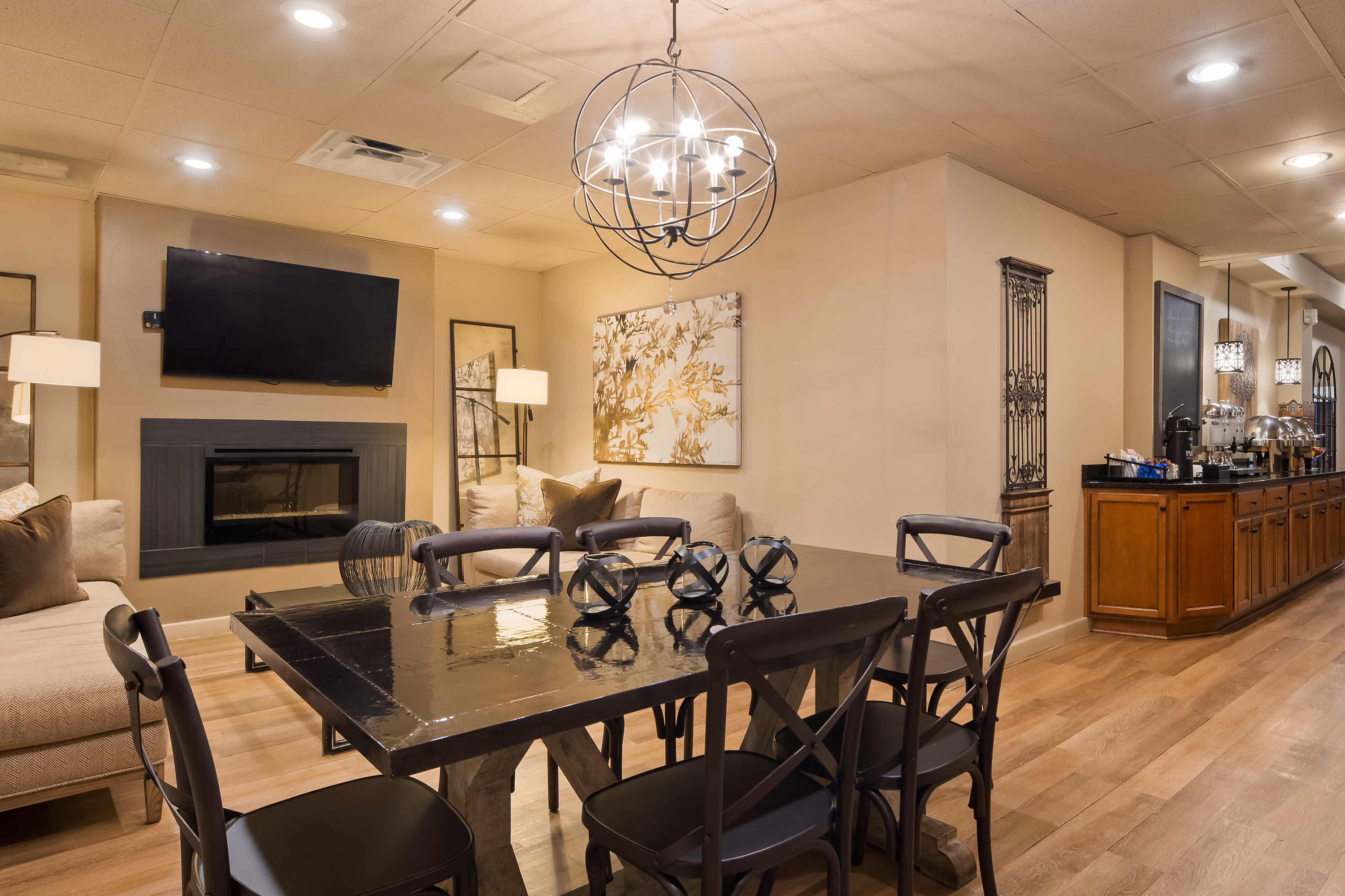 Seville Plaza Streetcar Hotel Museum District, Trademark restaurant breakfast area with seating in Kansas City, Missouri