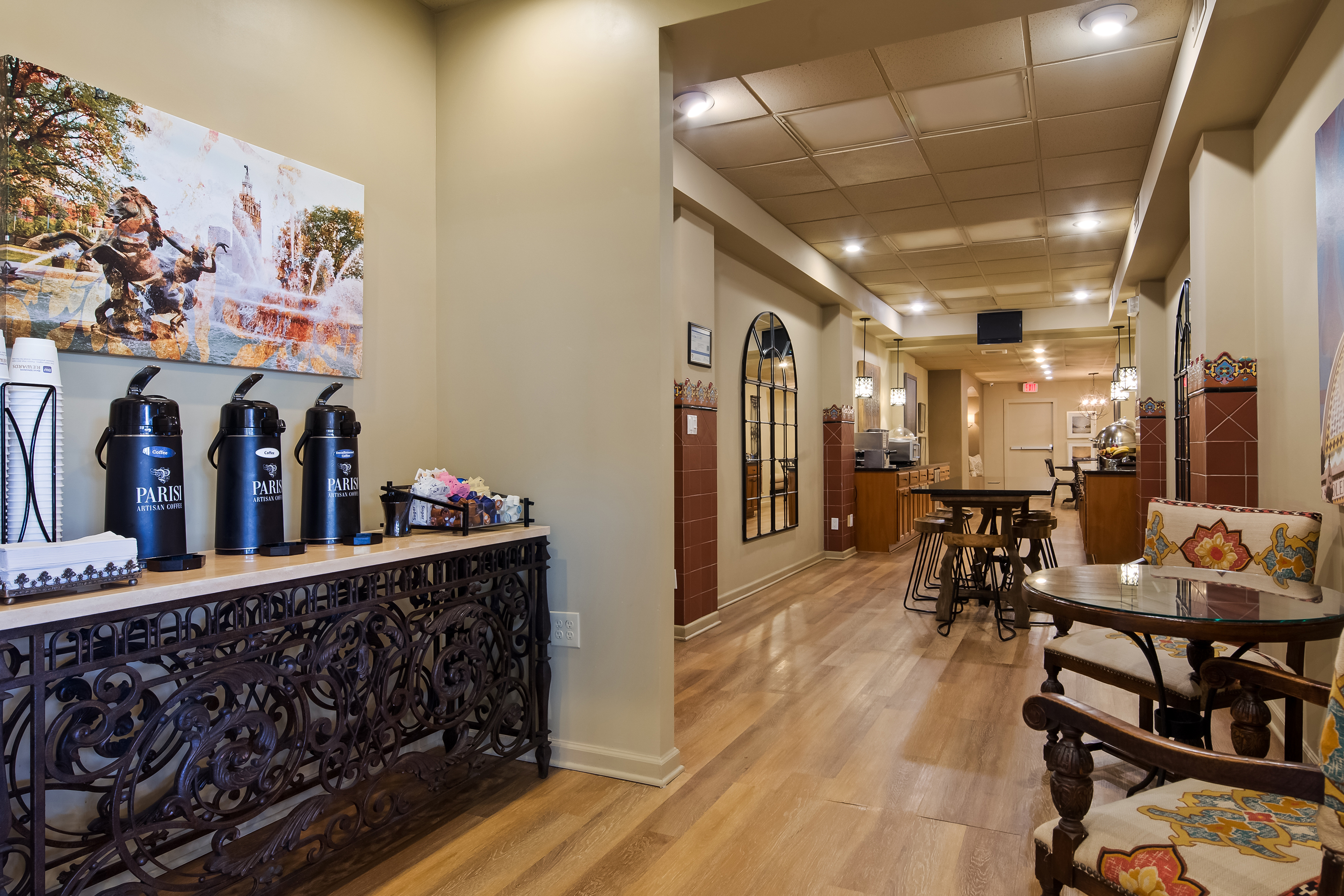 Seville Plaza Streetcar Hotel Museum District, Trademark restaurant breakfast area with seating in Kansas City, Missouri