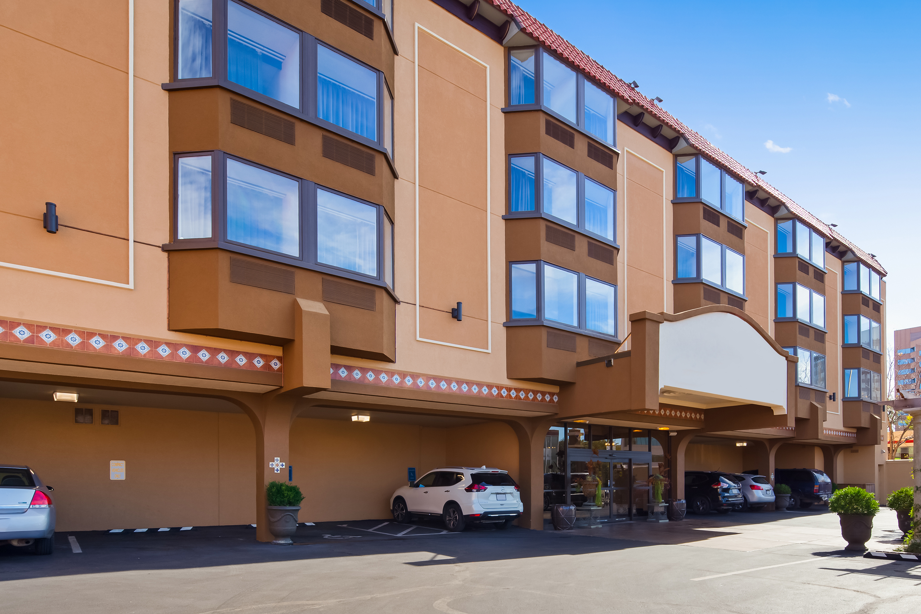 Exterior Day Image of Seville Plaza Streetcar Hotel Museum District, Trademark hotel in Kansas City, Missouri