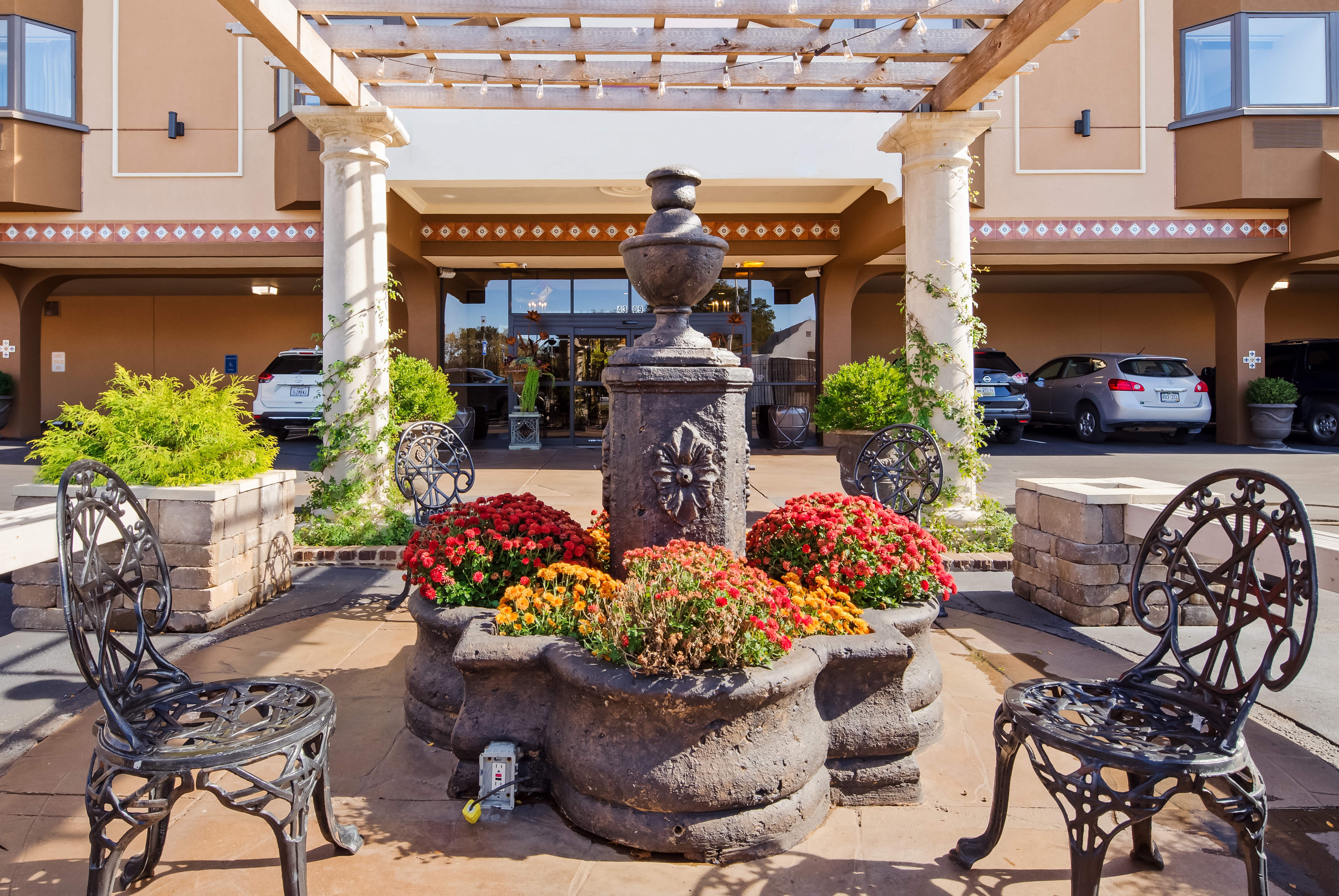 Exterior Day Image of Seville Plaza Streetcar Hotel Museum District, Trademark hotel in Kansas City, Missouri