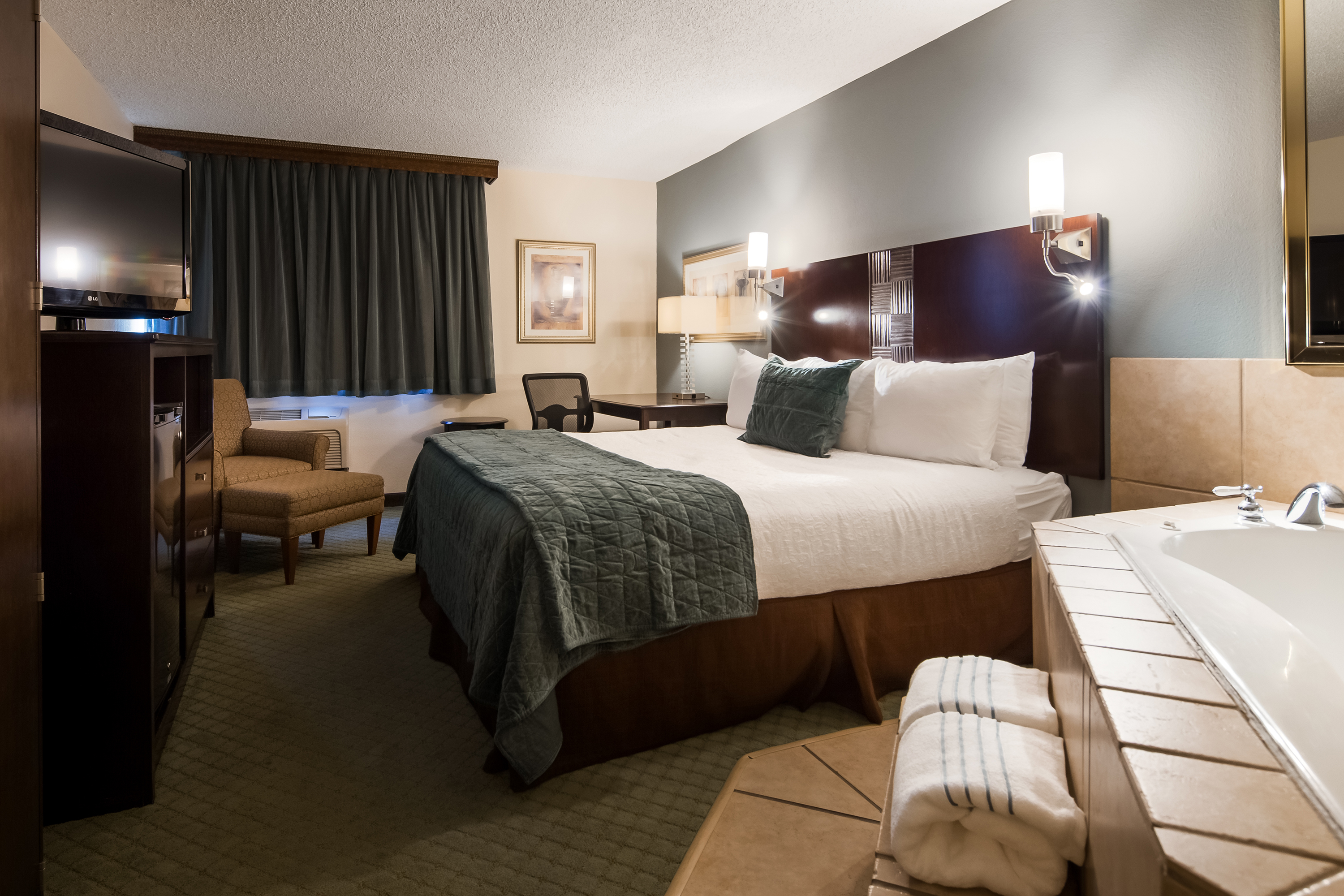 Guest room at the Seville Plaza Streetcar Hotel Museum District, Trademark in Kansas City, Missouri