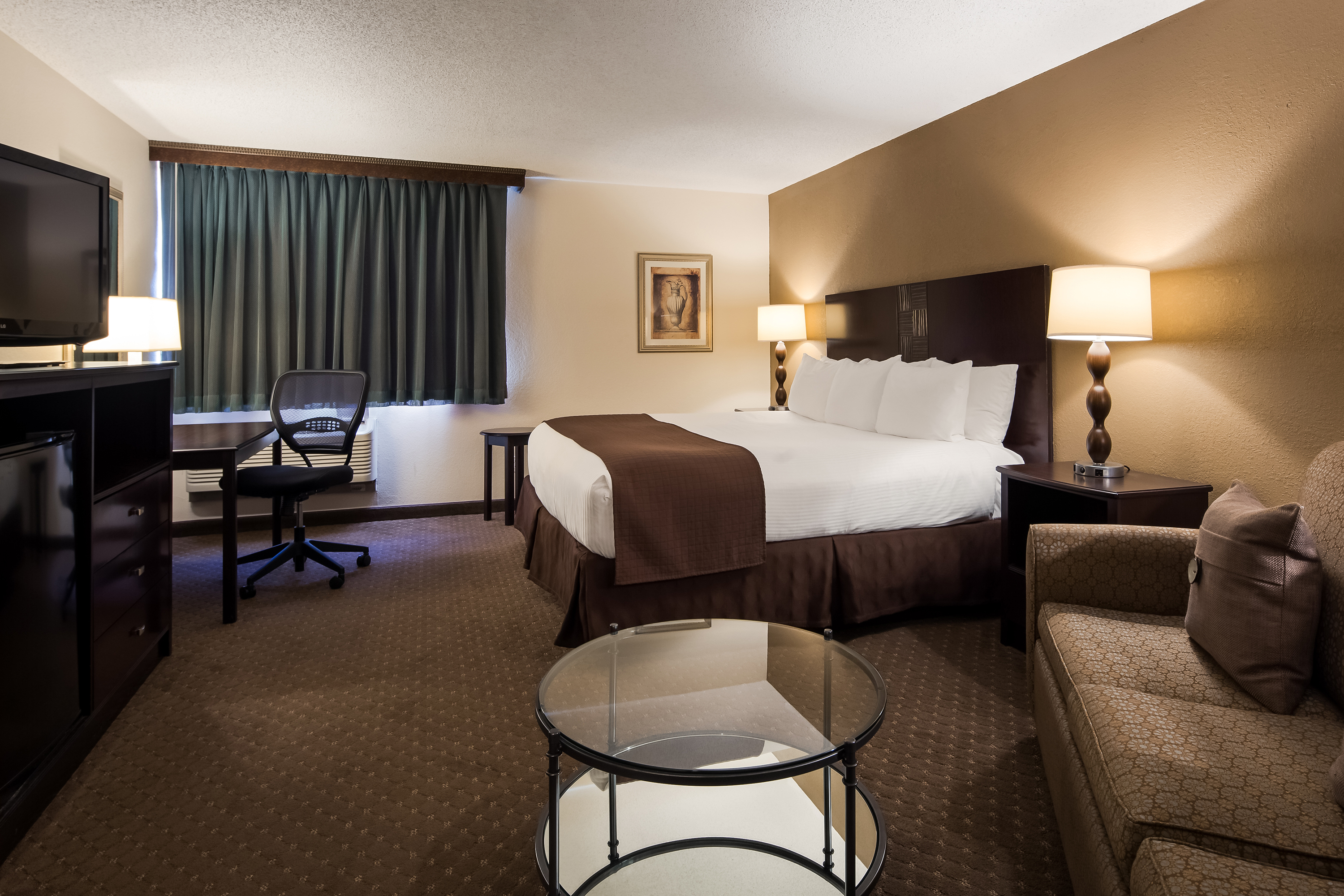 Guest room at the Seville Plaza Streetcar Hotel Museum District, Trademark in Kansas City, Missouri