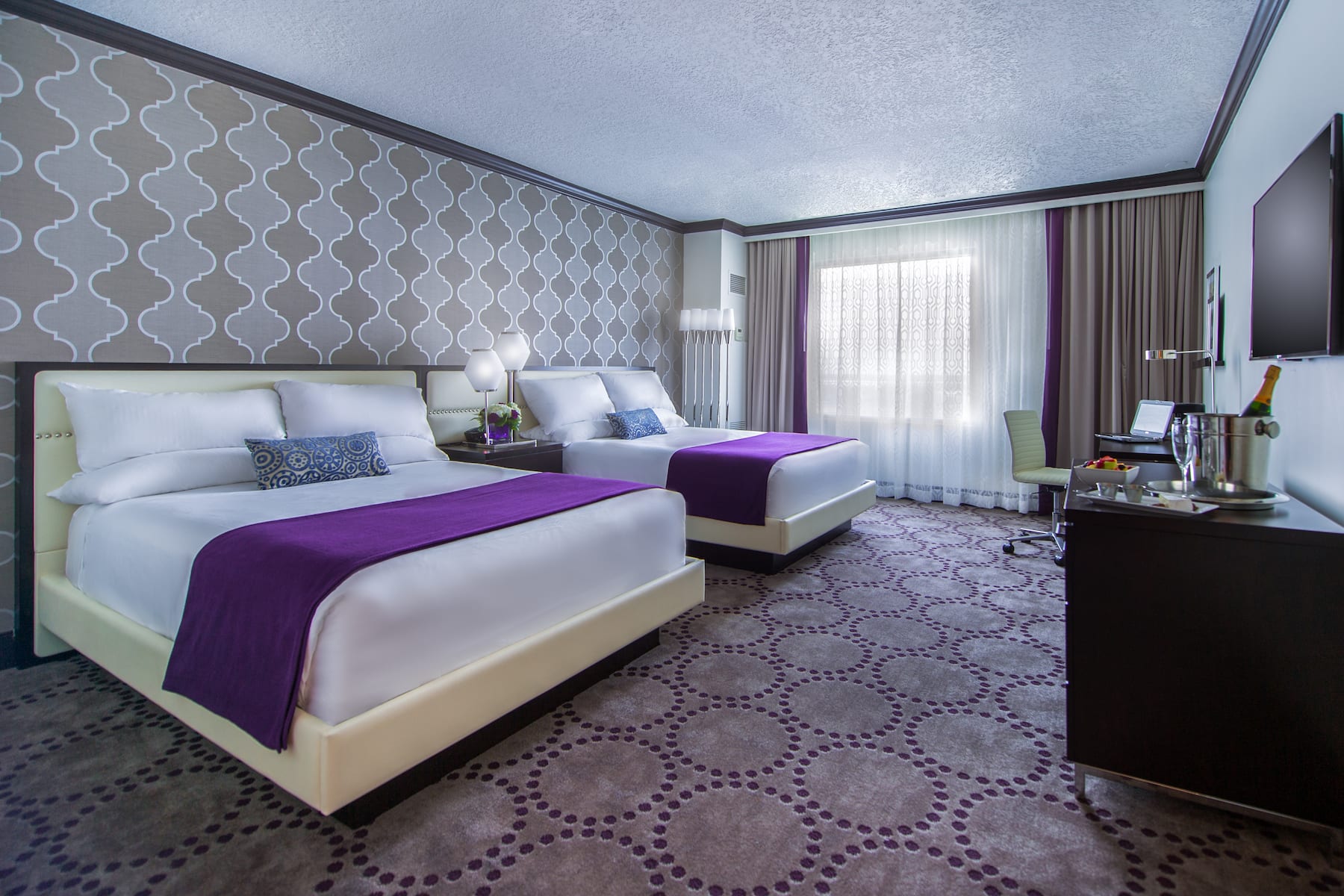 Queen bed guest room at the Harrah's Gulf Coast, Trademark Collection by Wyndham in Biloxi, Mississippi