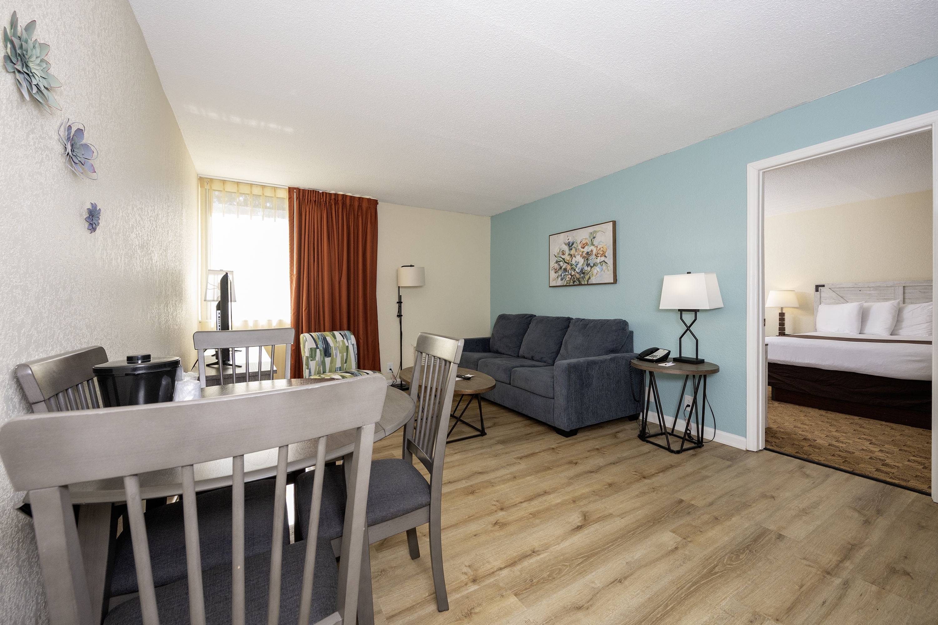 Guest room at the Village Inn Clemmons/Winston Salem, Trademark by Wyndham in Clemmons, North Carolina