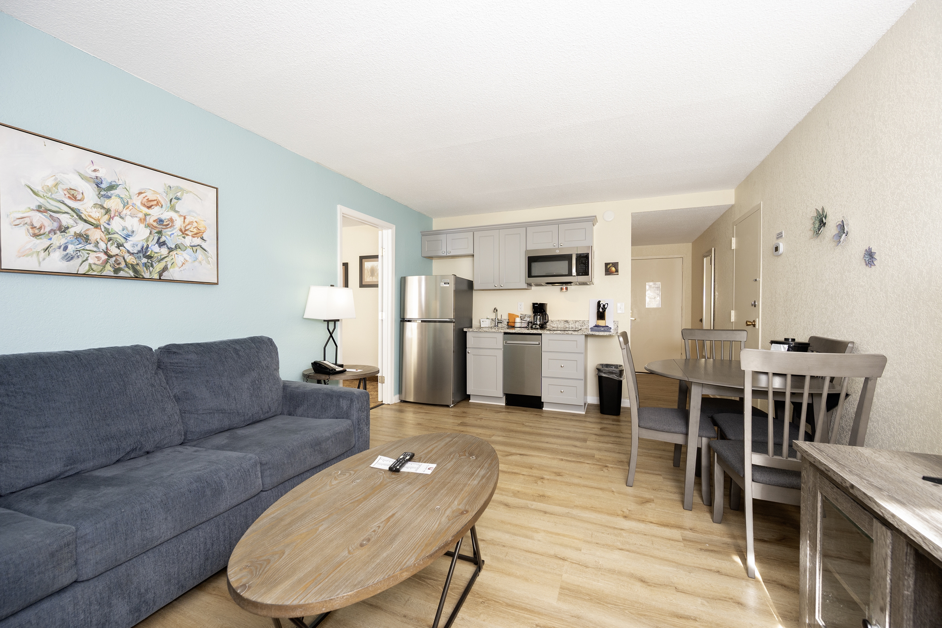 Guest room at the Village Inn Clemmons/Winston Salem, Trademark by Wyndham in Clemmons, North Carolina