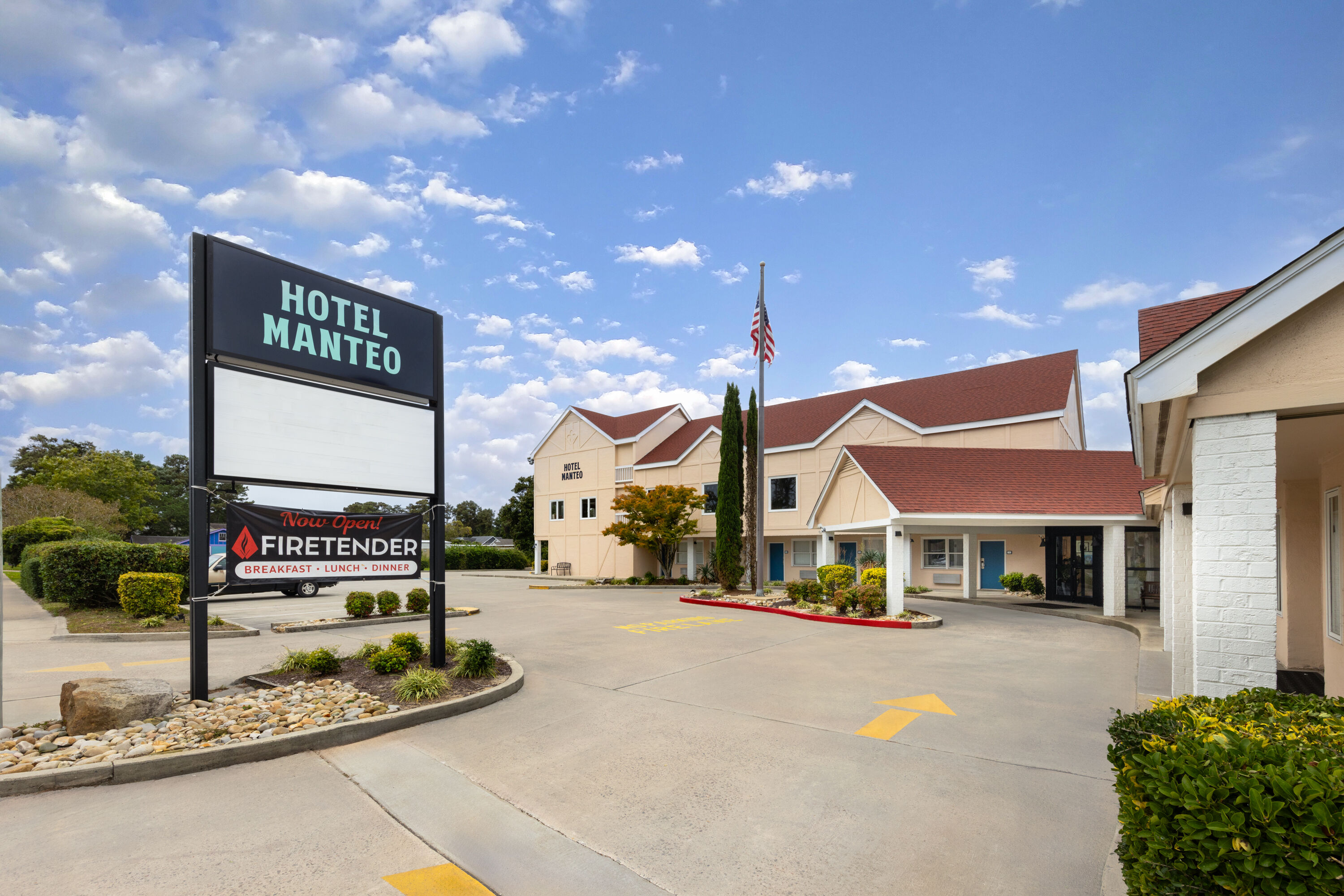 Exterior Day Image of Hotel Manteo, Trademark Collection by Wyndham hotel in Manteo, North Carolina