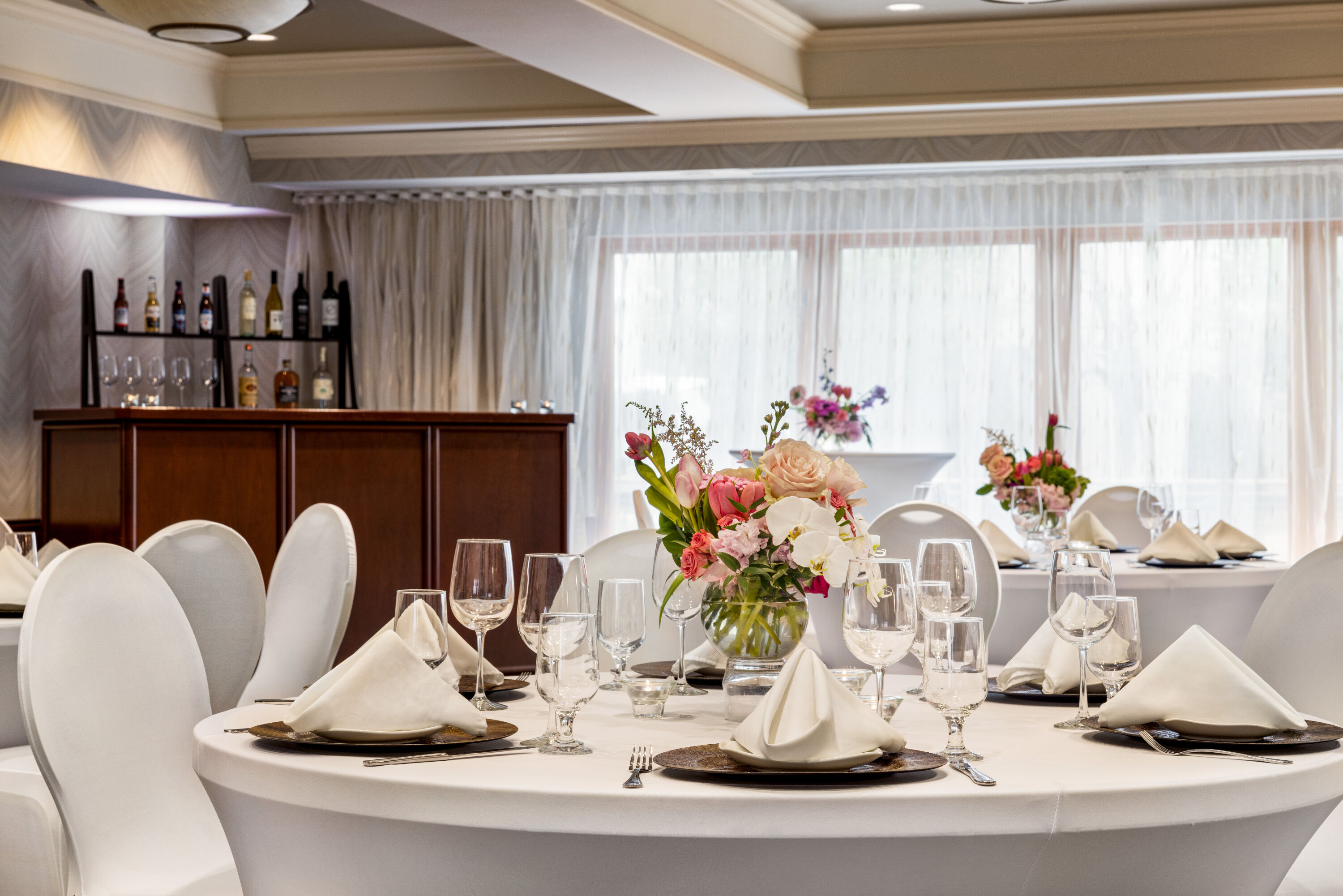 Meeting room banquet rounds at Viana Hotel and Spa, Trademark Collection by Wyndham in Westbury, New York