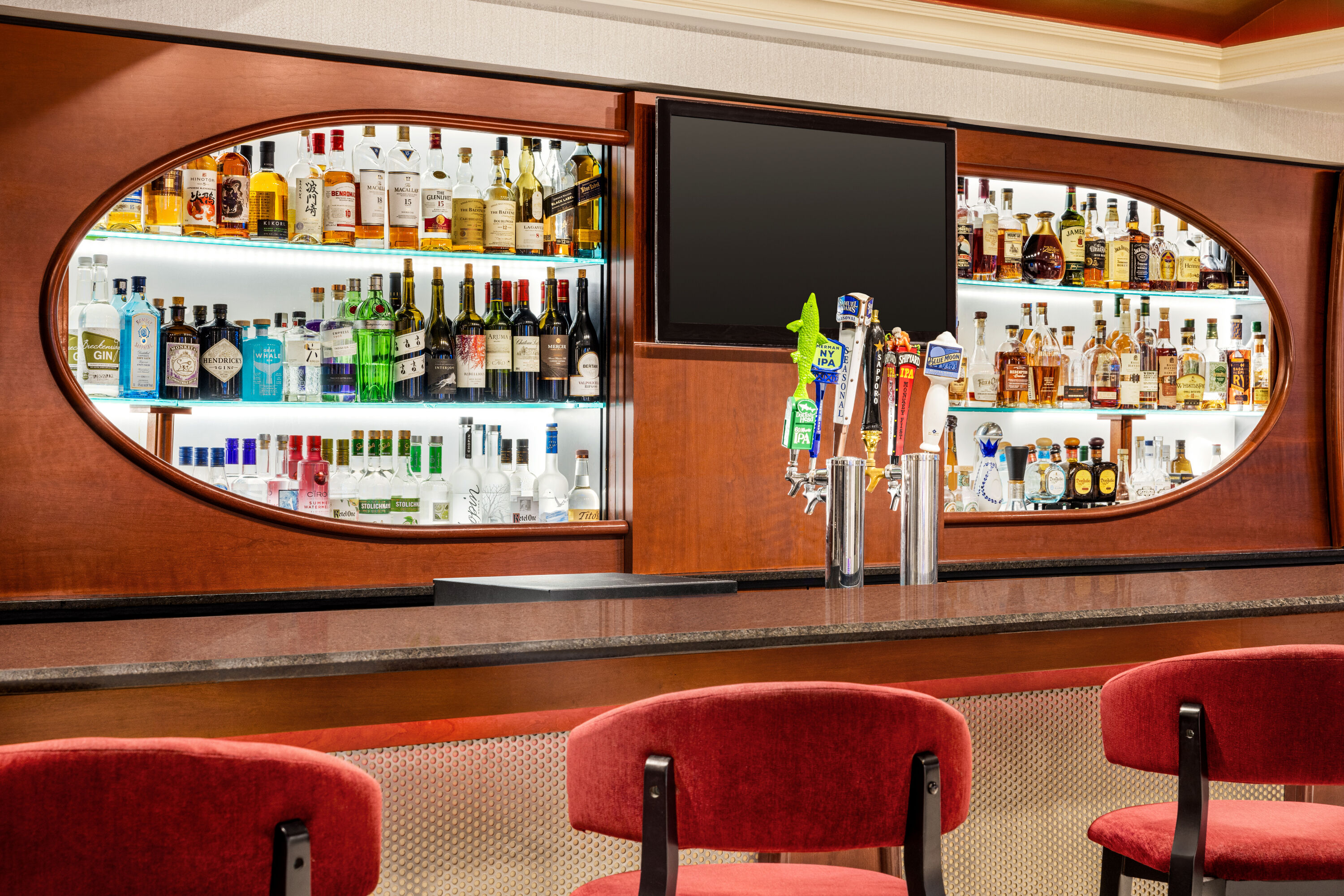 Bar at Viana Hotel and Spa, Trademark Collection by Wyndham in Westbury, New York
