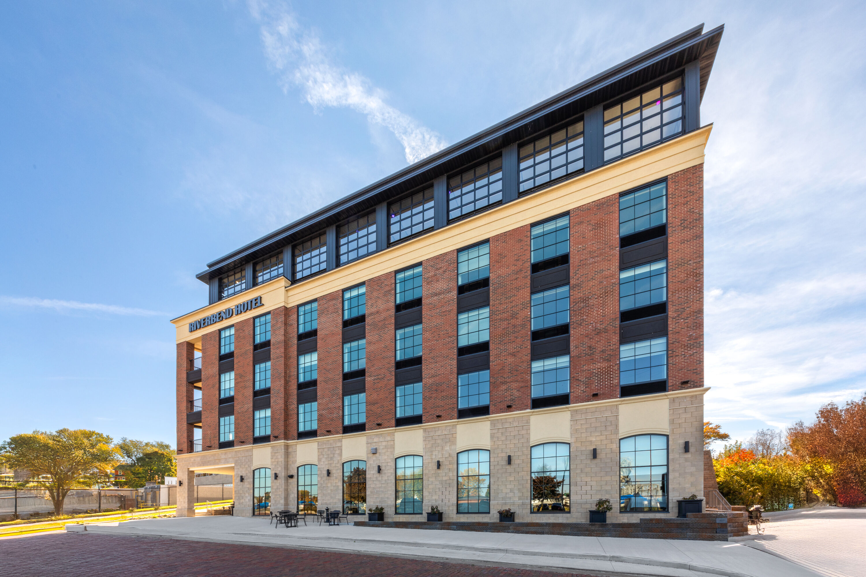 Exterior Day Image of Riverbend Hotel and Suites, Trademark Collection by Wyndham hotel in Ashtabula, Ohio