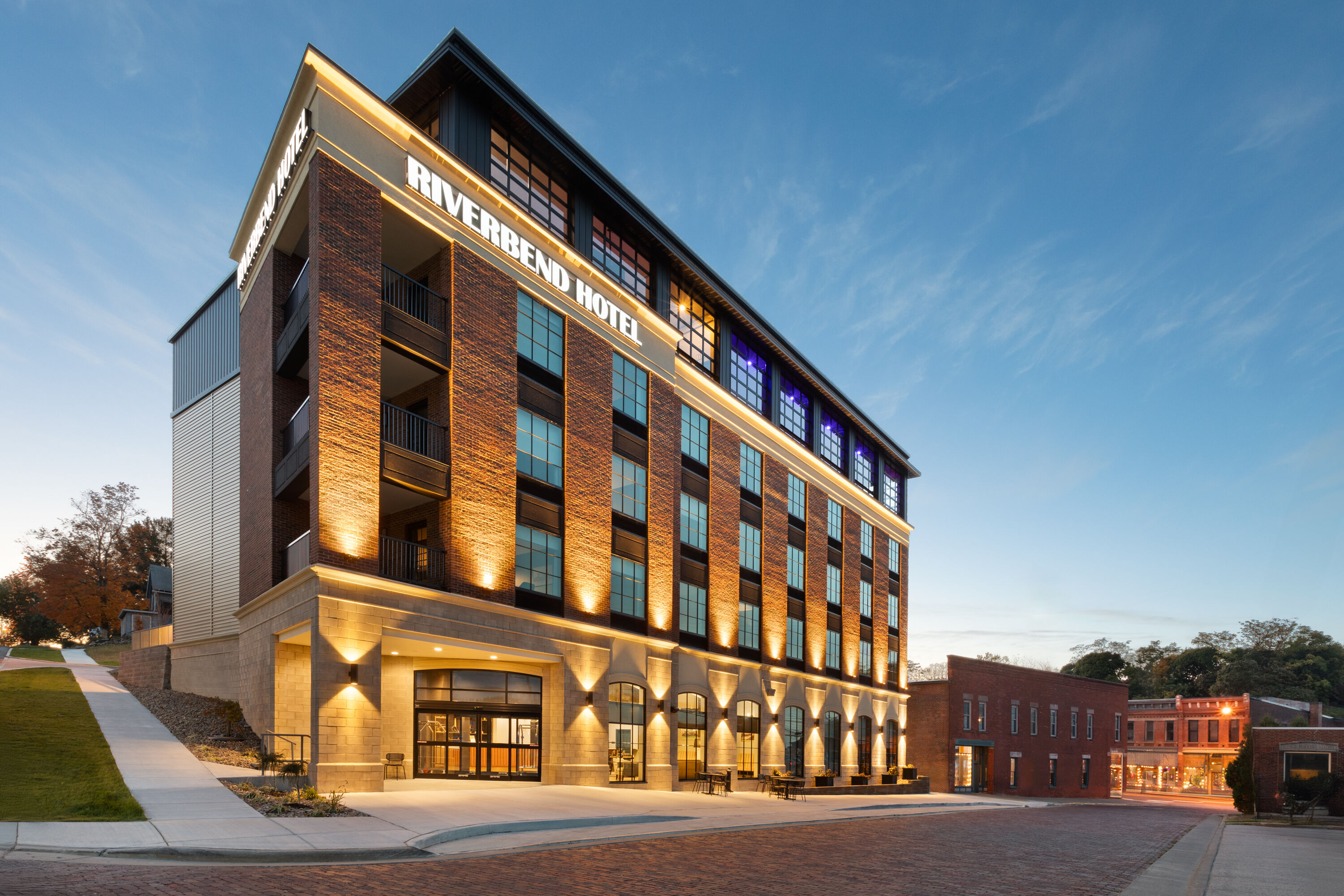 Exterior Dusk Image of Riverbend Hotel and Suites, Trademark Collection by Wyndham hotel in Ashtabula, Ohio